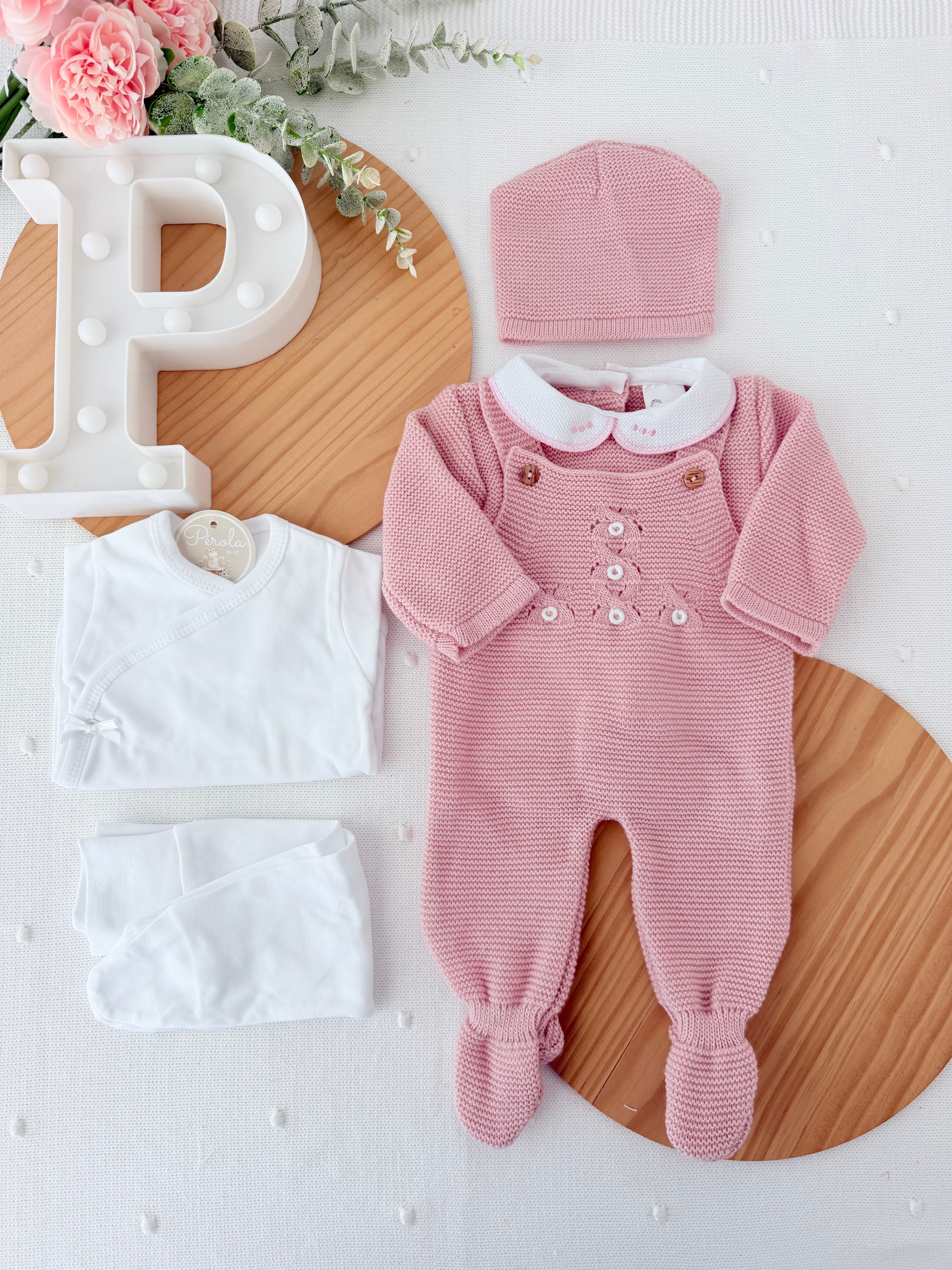 Pack saída de maternidade Rosa velho  5 peças: body, calças, jardineiras, camisola e gorro