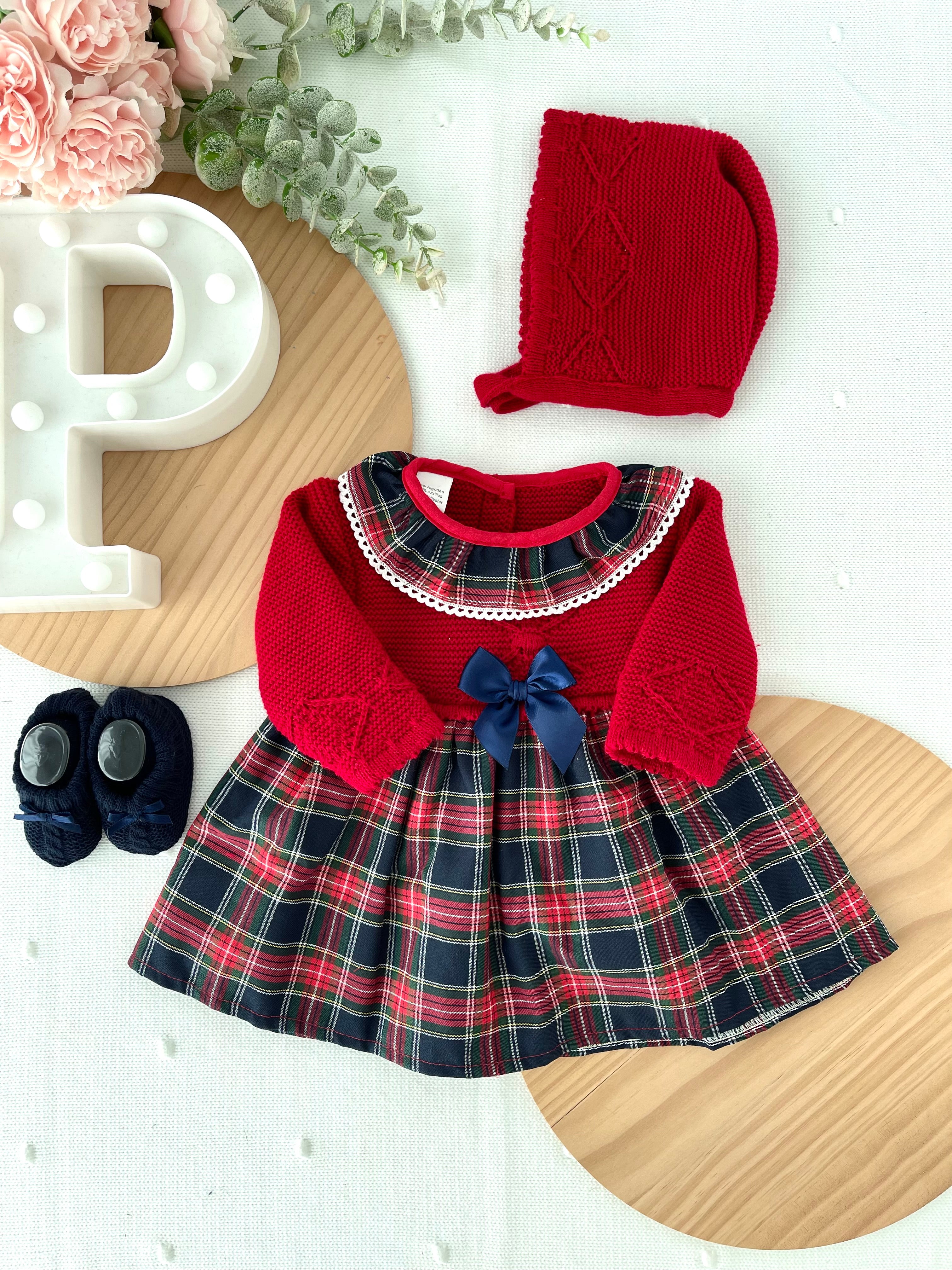 Vestido e touca em malha e xadrez azul marinho