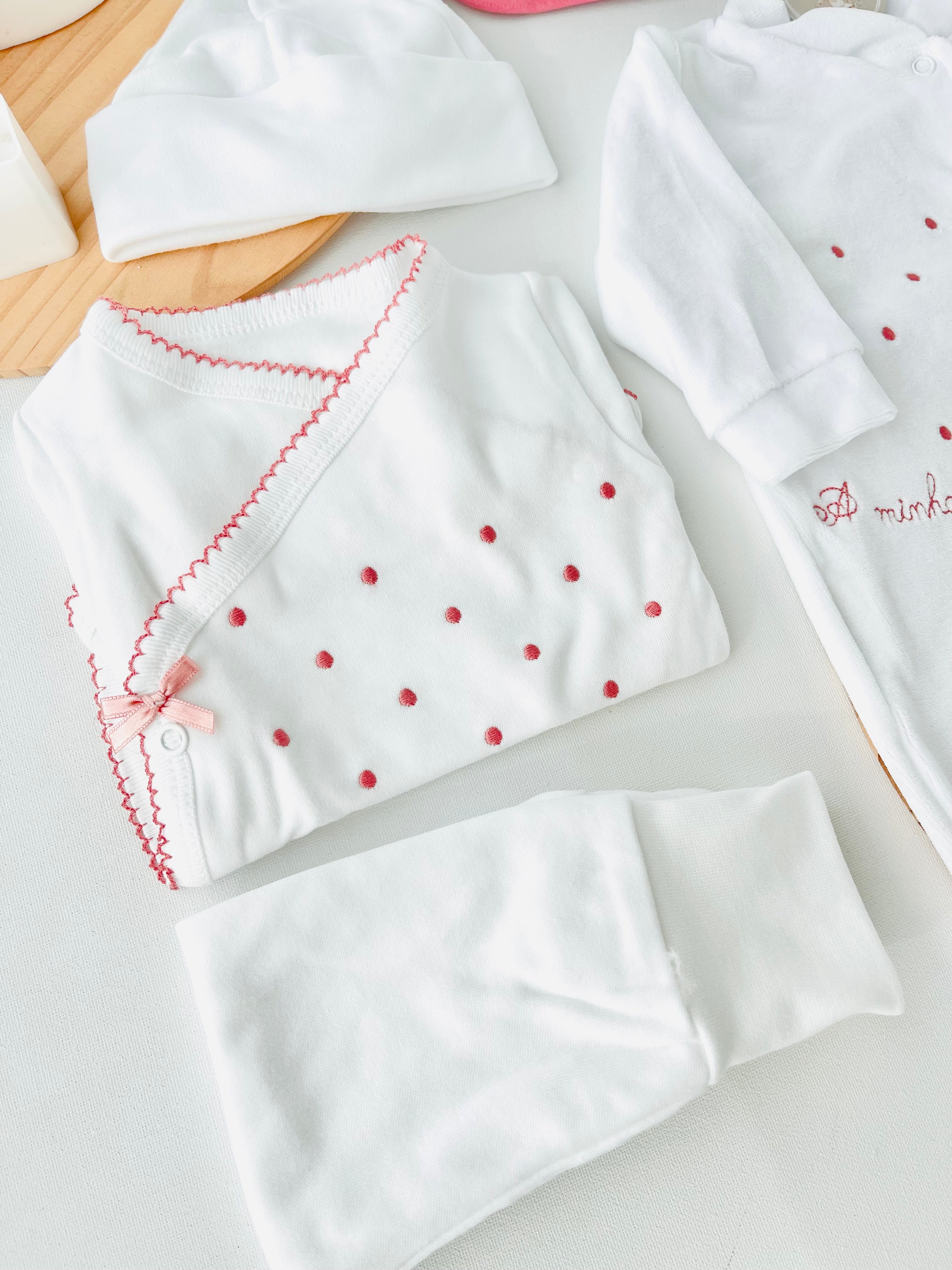 Conjunto primeira roupinha bolinhas veludo