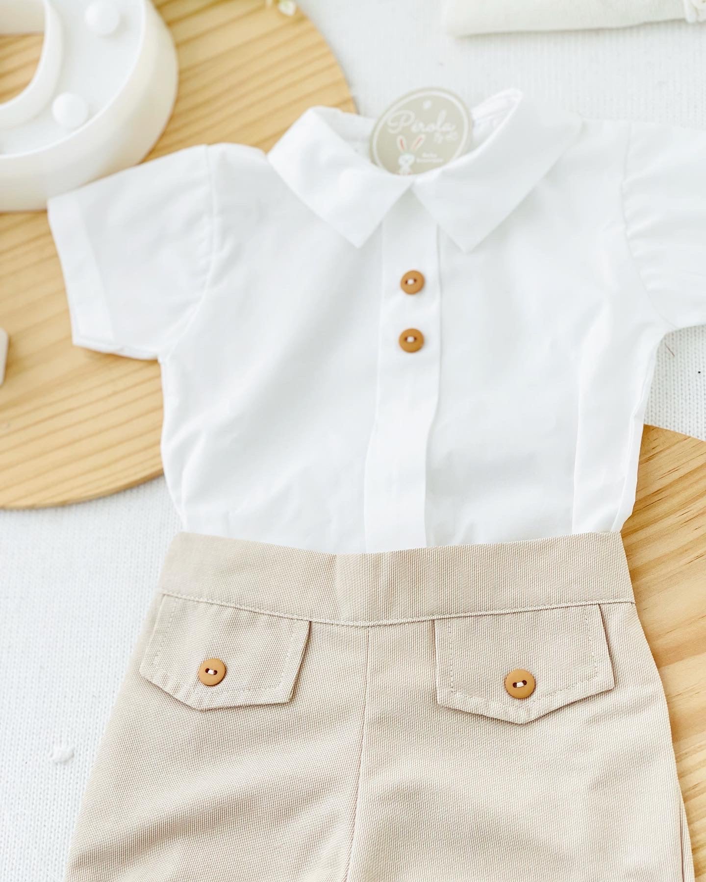 Conjunto: calções e camisa