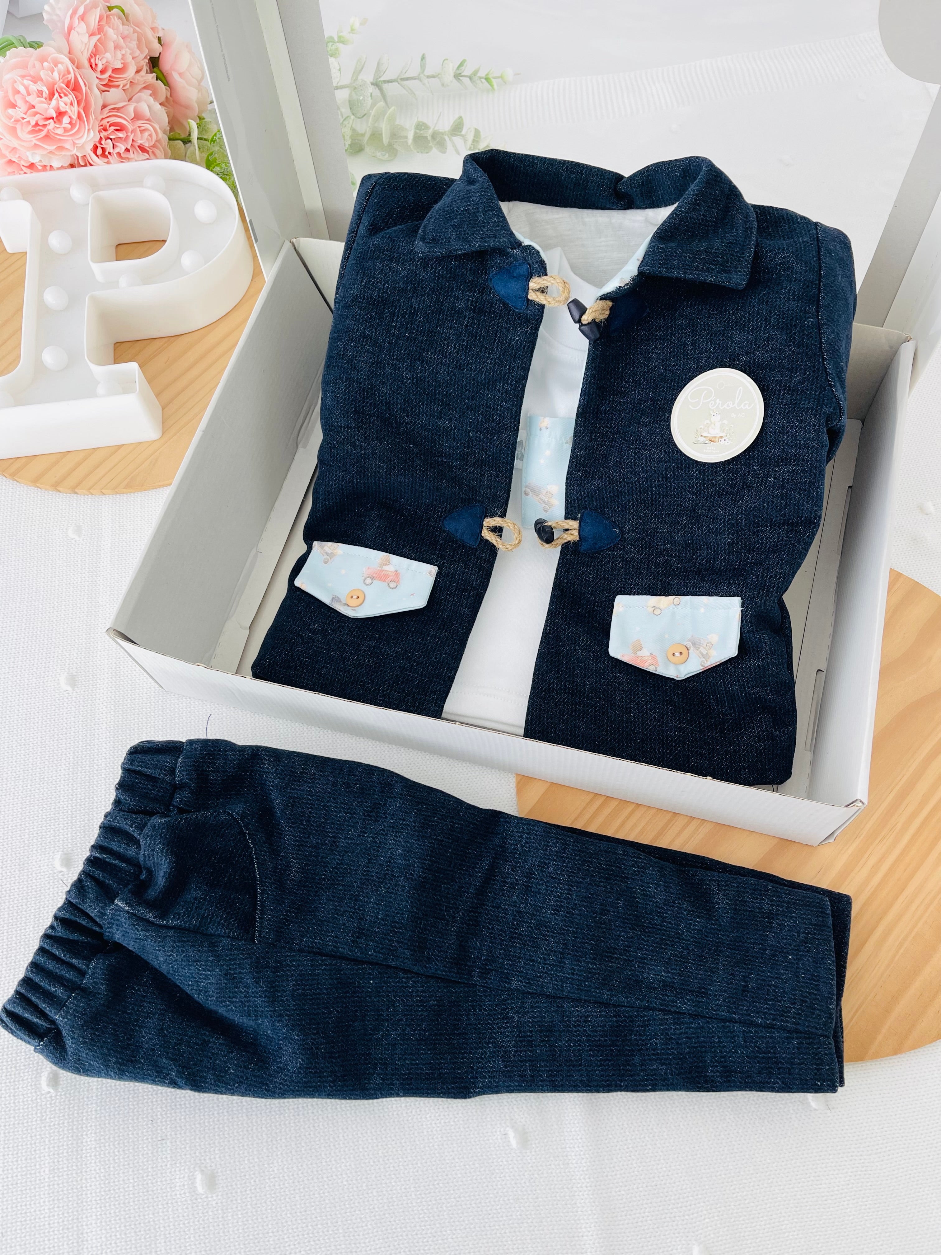 Conjunto menino 3 peças: casaco, calças e camisola