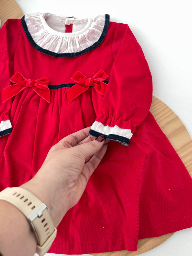Vestido com laços em veludo