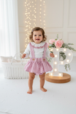 Conjunto Bolinhas Rosa: Blusa + Jardineiras com Laço