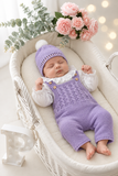 Saída de maternidade lilás: jardineiras, blusa e gorro Outono Inverno
