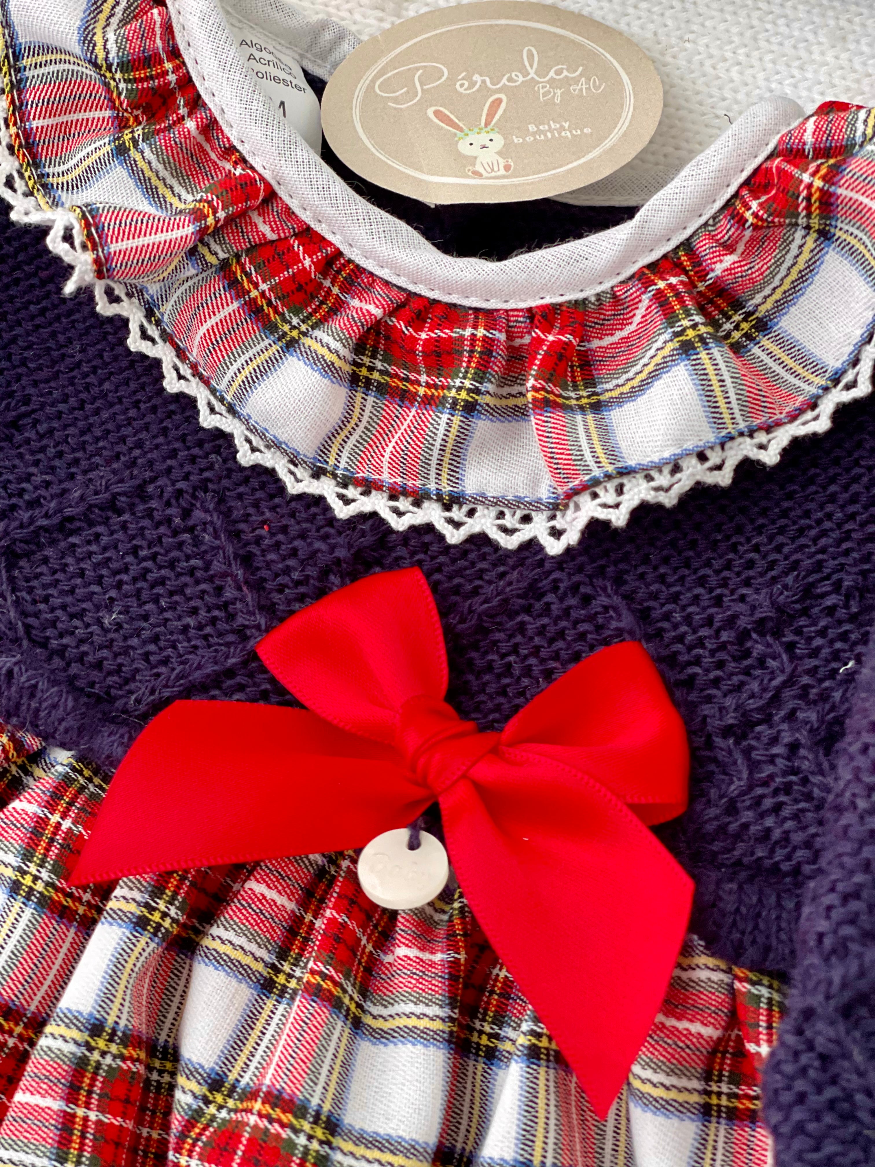 Vestido com golinha redonda e touca xadrez