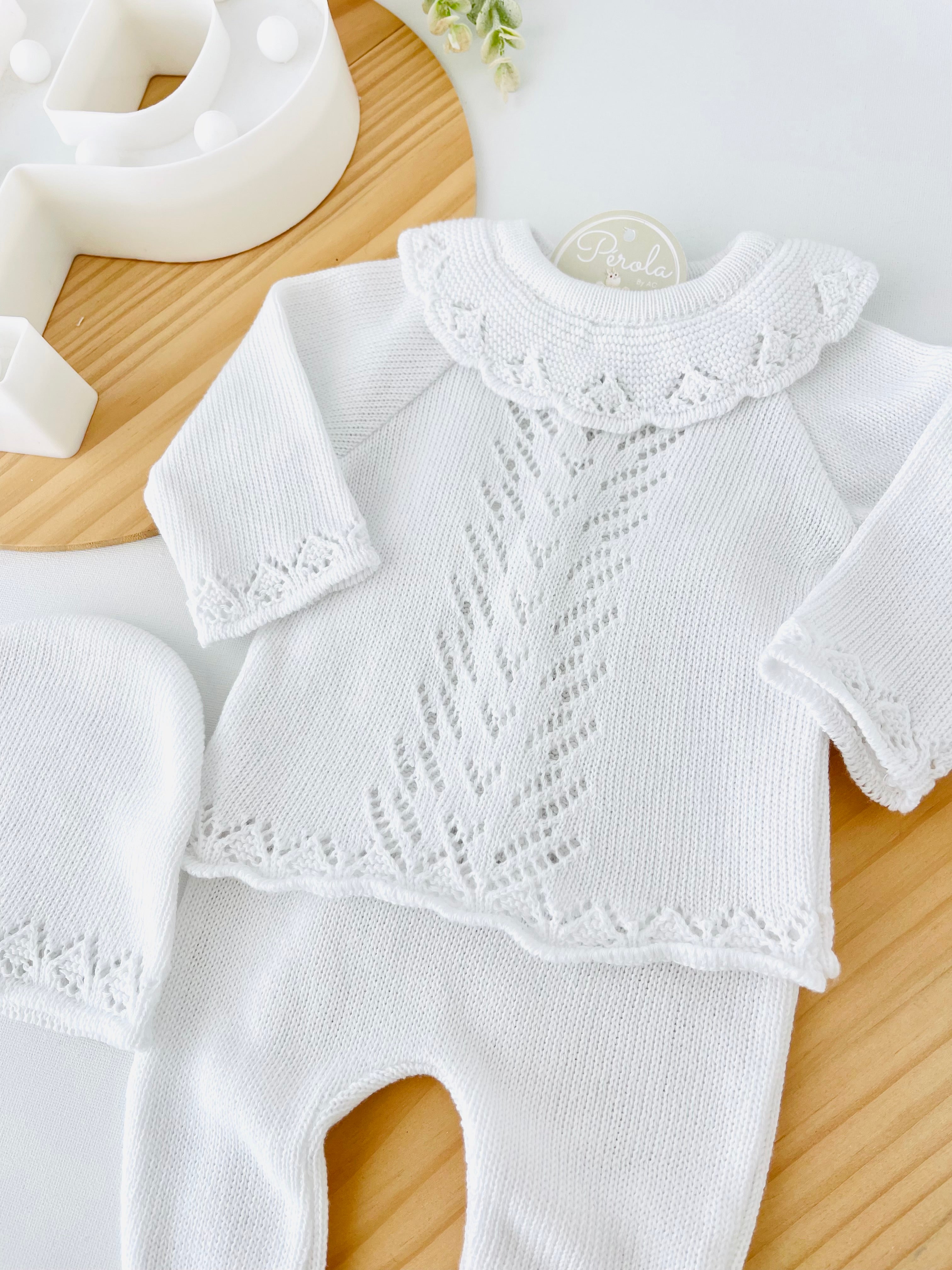 Conjunto malha com golinha: camisola, calças e touca