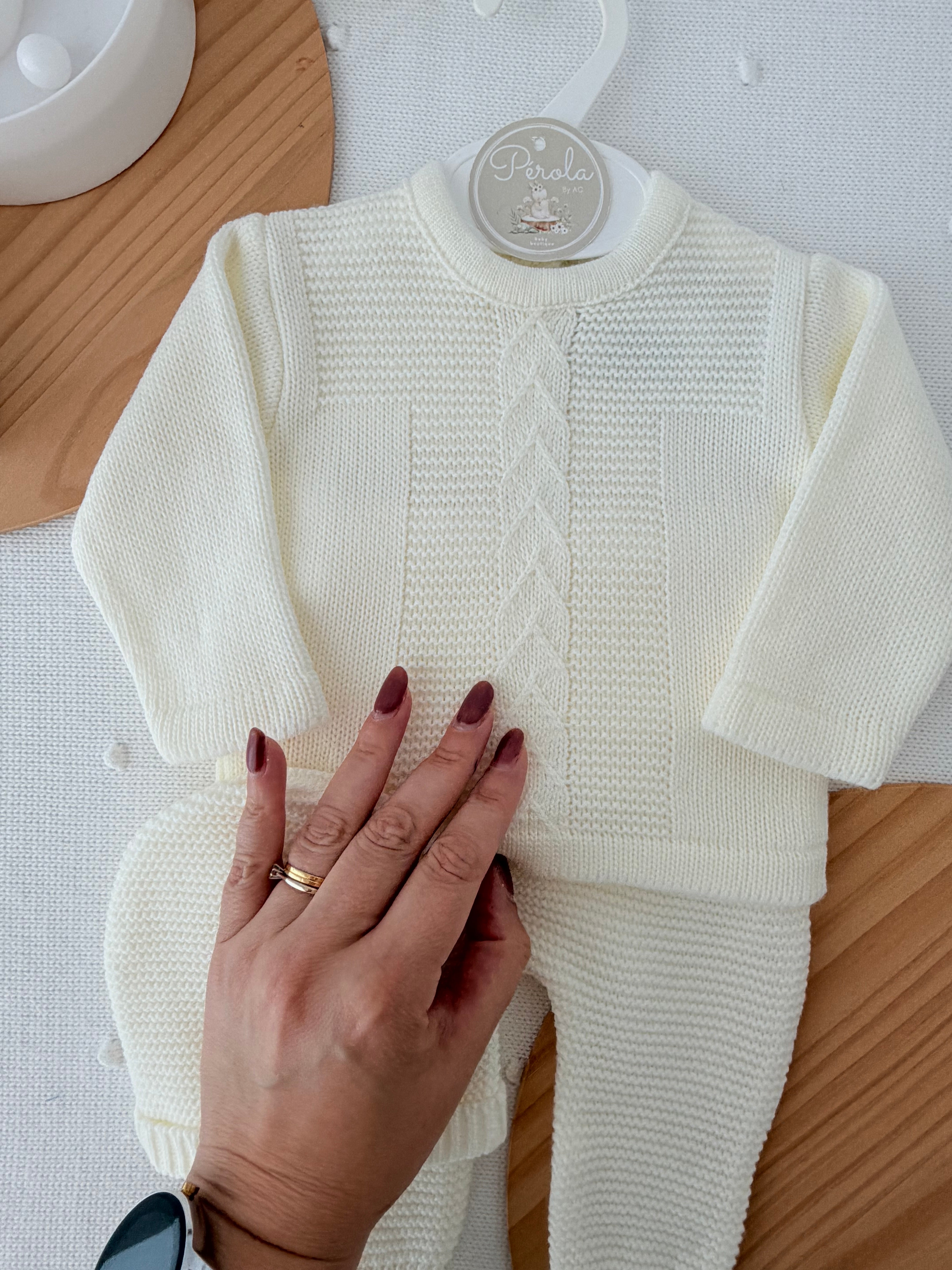 Conjunto tricot sonho : calças, camisola e gorro