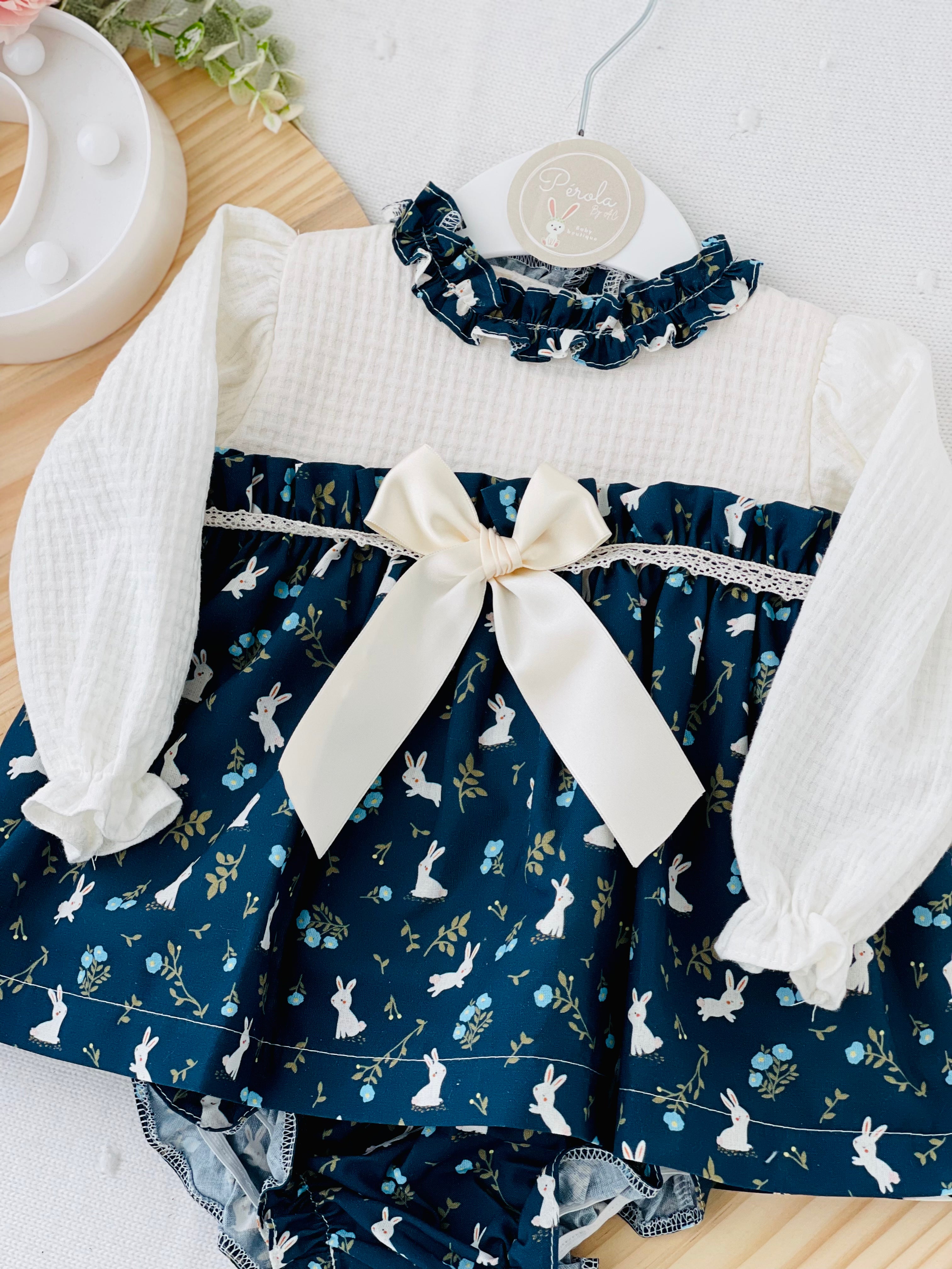 Vestido e tapa fraldas coelhinhos