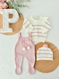 Conjunto risquinhas rosa: jardineiras, camisola e gorro