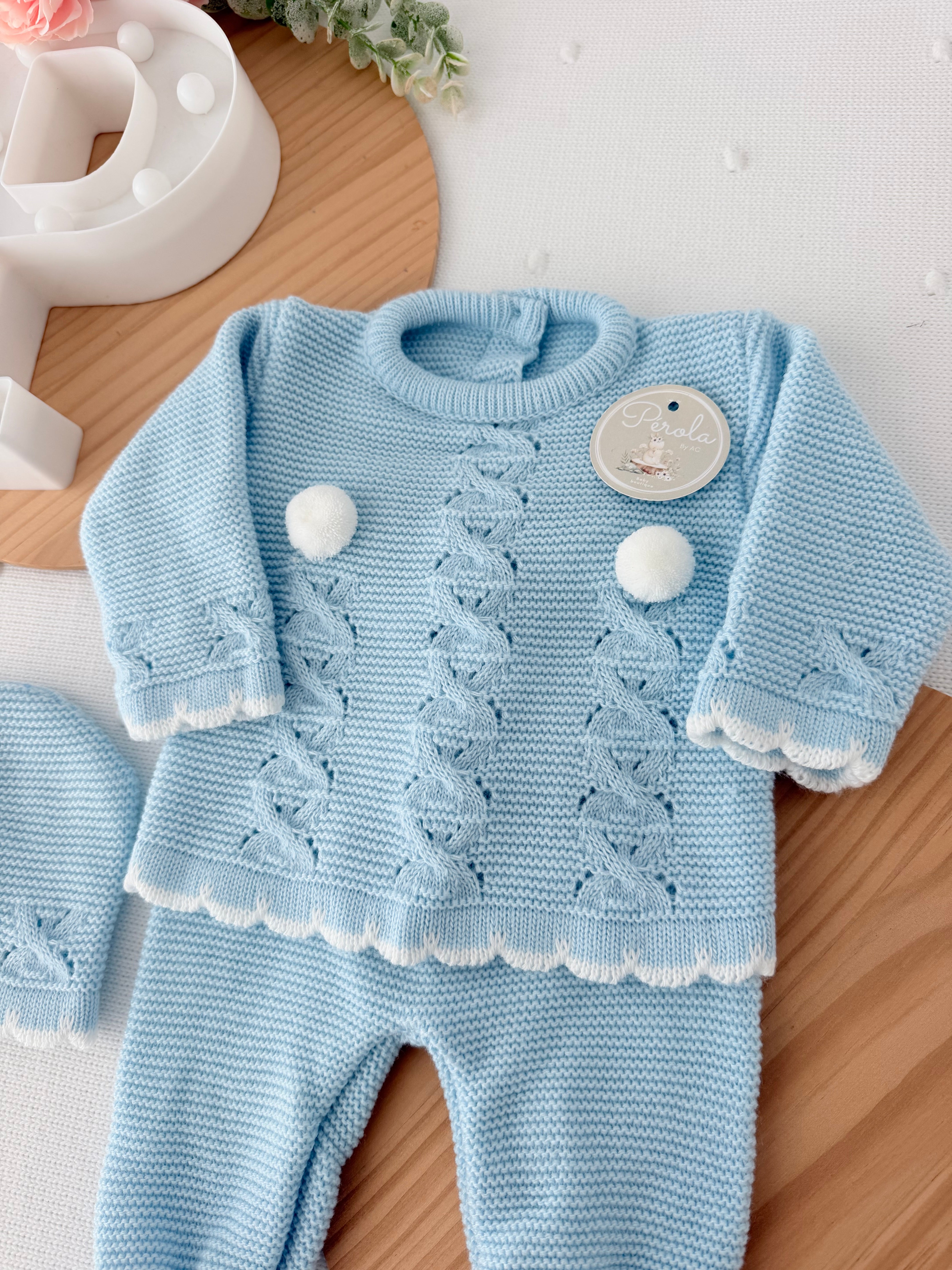 Conjunto pompons: camisola, calças e gorro Outono Inverno