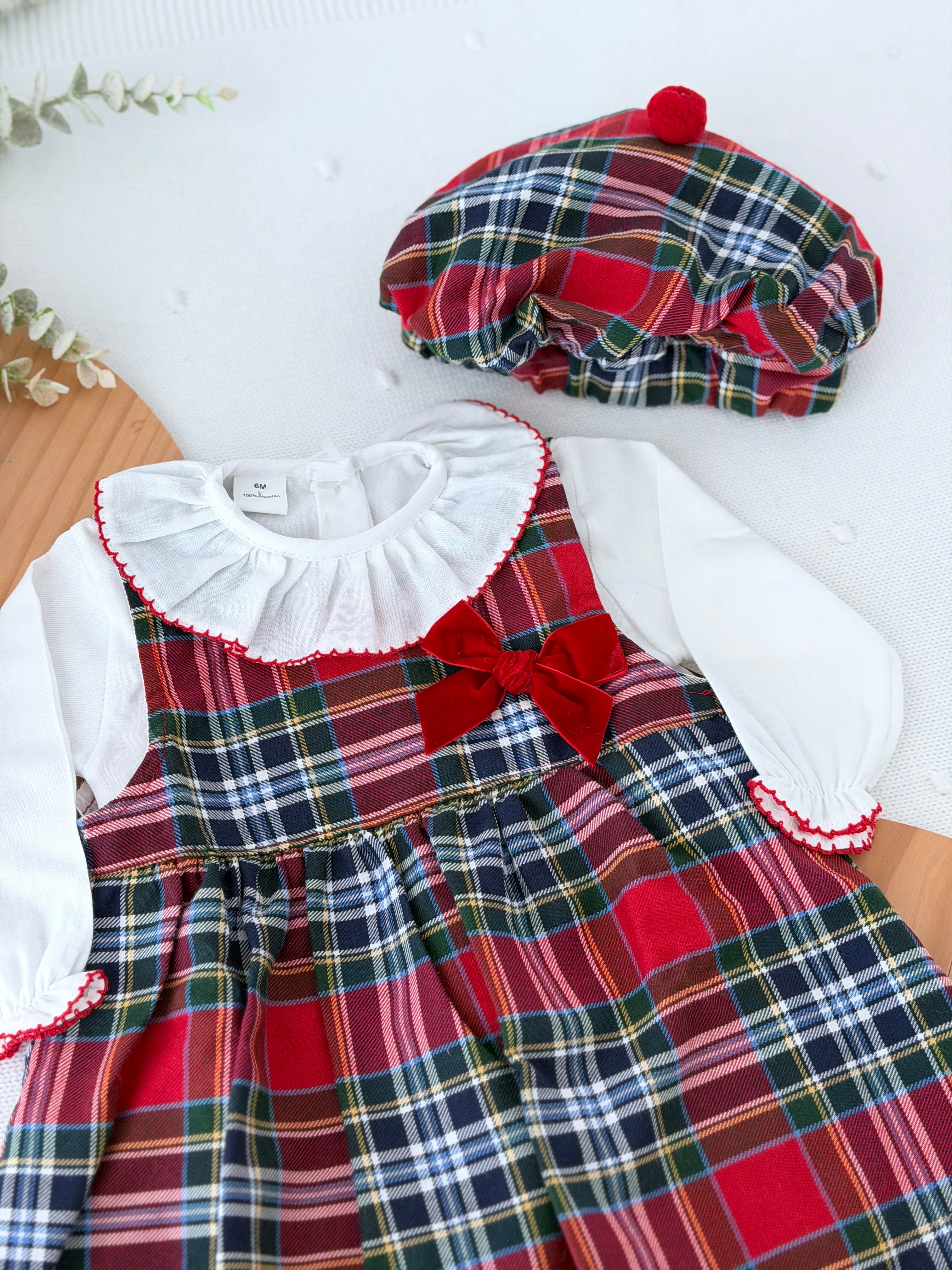 Conjunto xadrez : vestido, blusa e bóina