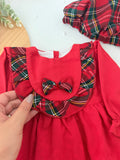 Vestido e boina em vermelho