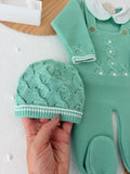 Saída de maternidade verde unissexo : jardineiras, camisola e gorro malha quentinha