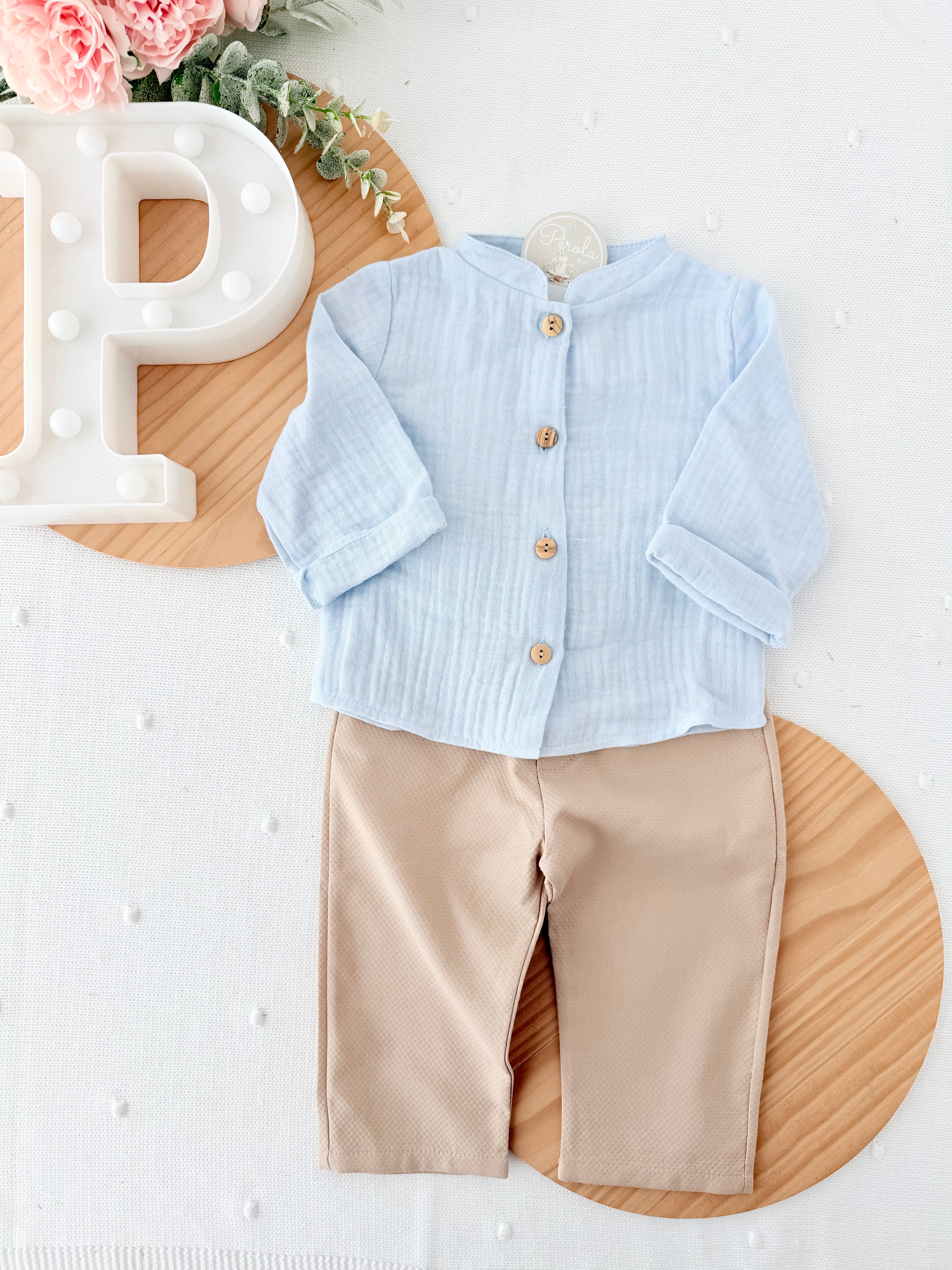 Conjunto menino: camisa musselina e calças