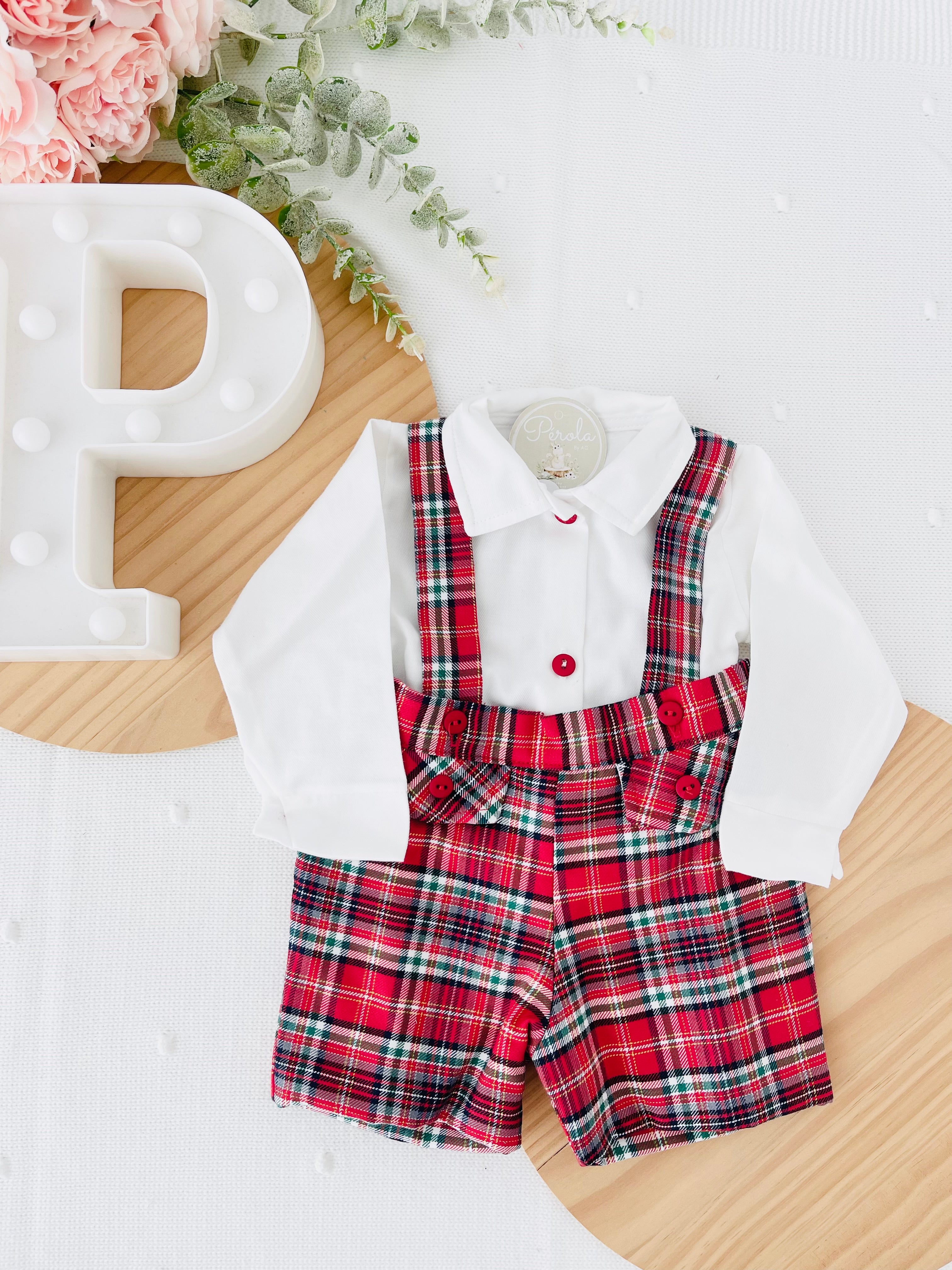 Conjunto menino xadrez vermelho e verde: Calções com alças e camisa