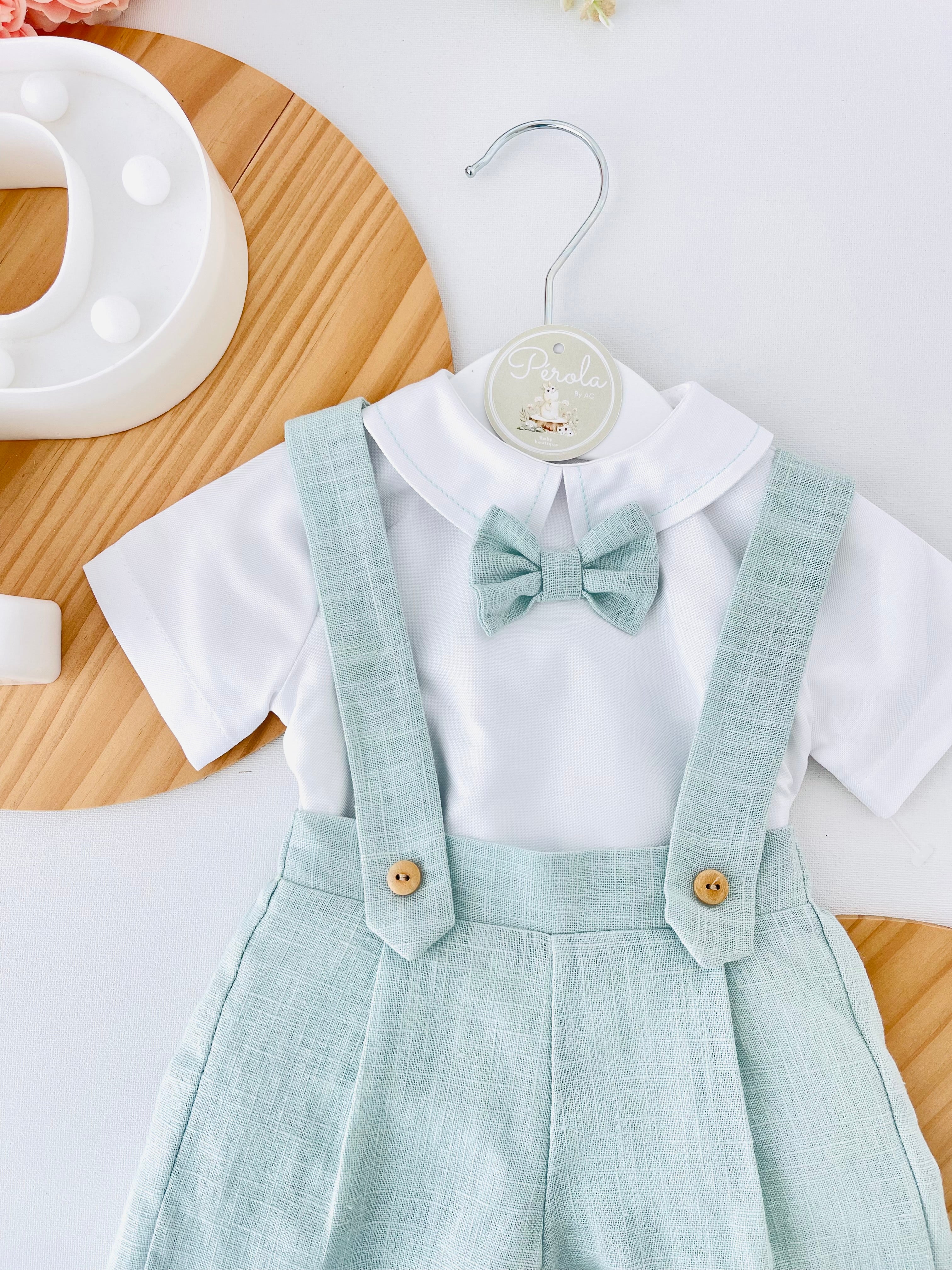 Conjunto cerimónia para menino: calções, camisa e laço