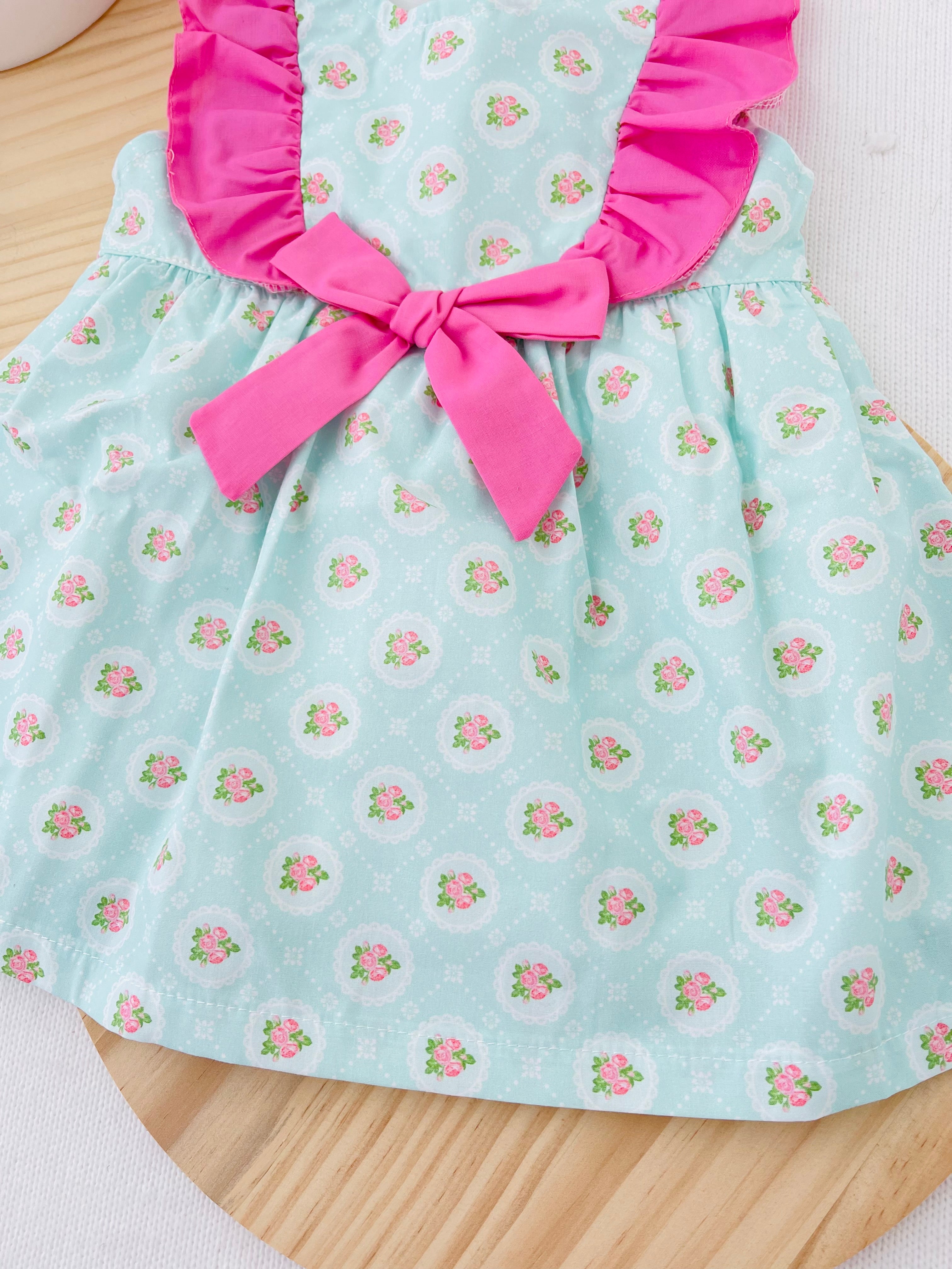Vestido verde água com rosinhas