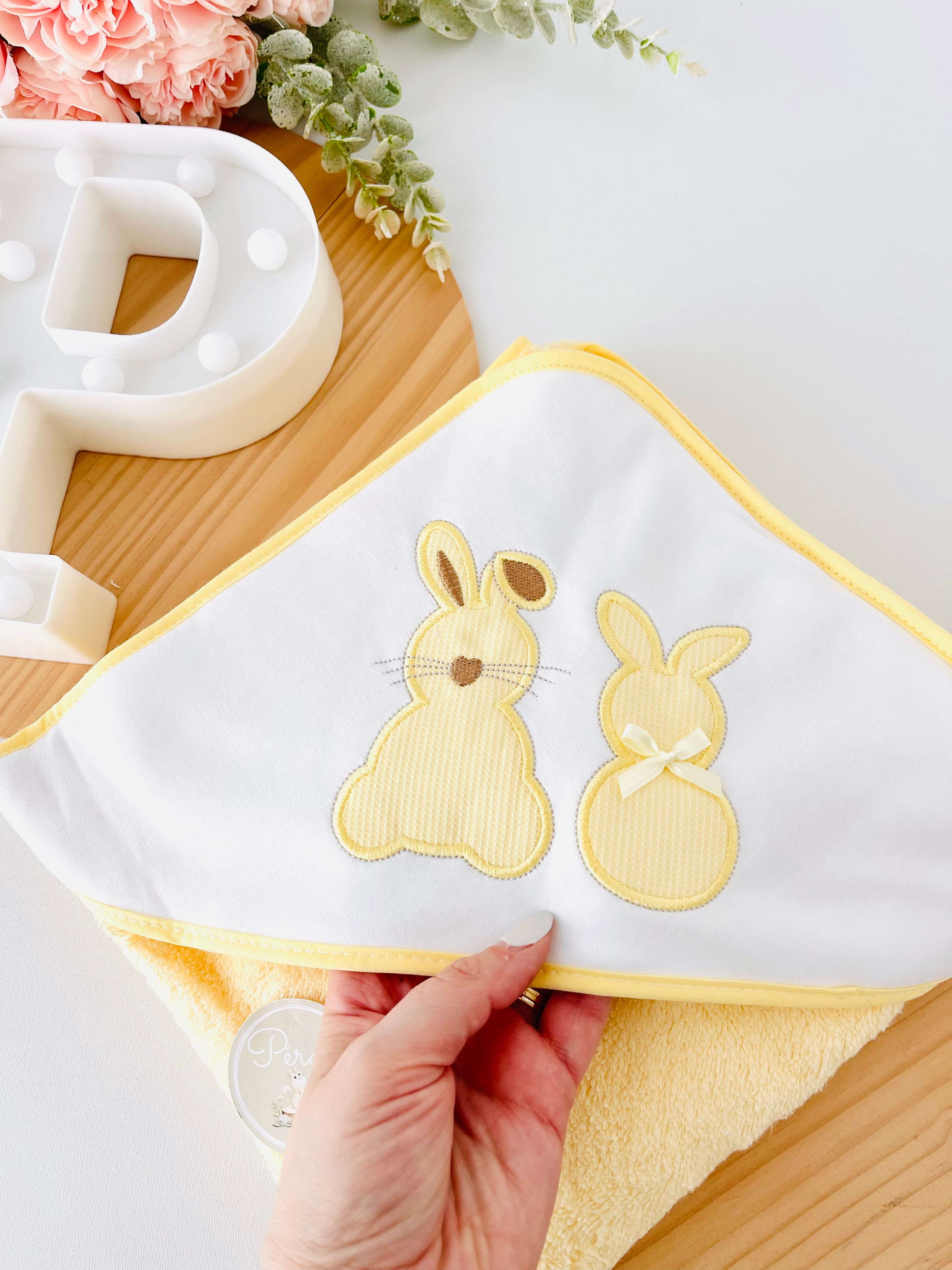 Toalha de banho tema 2 coelhos