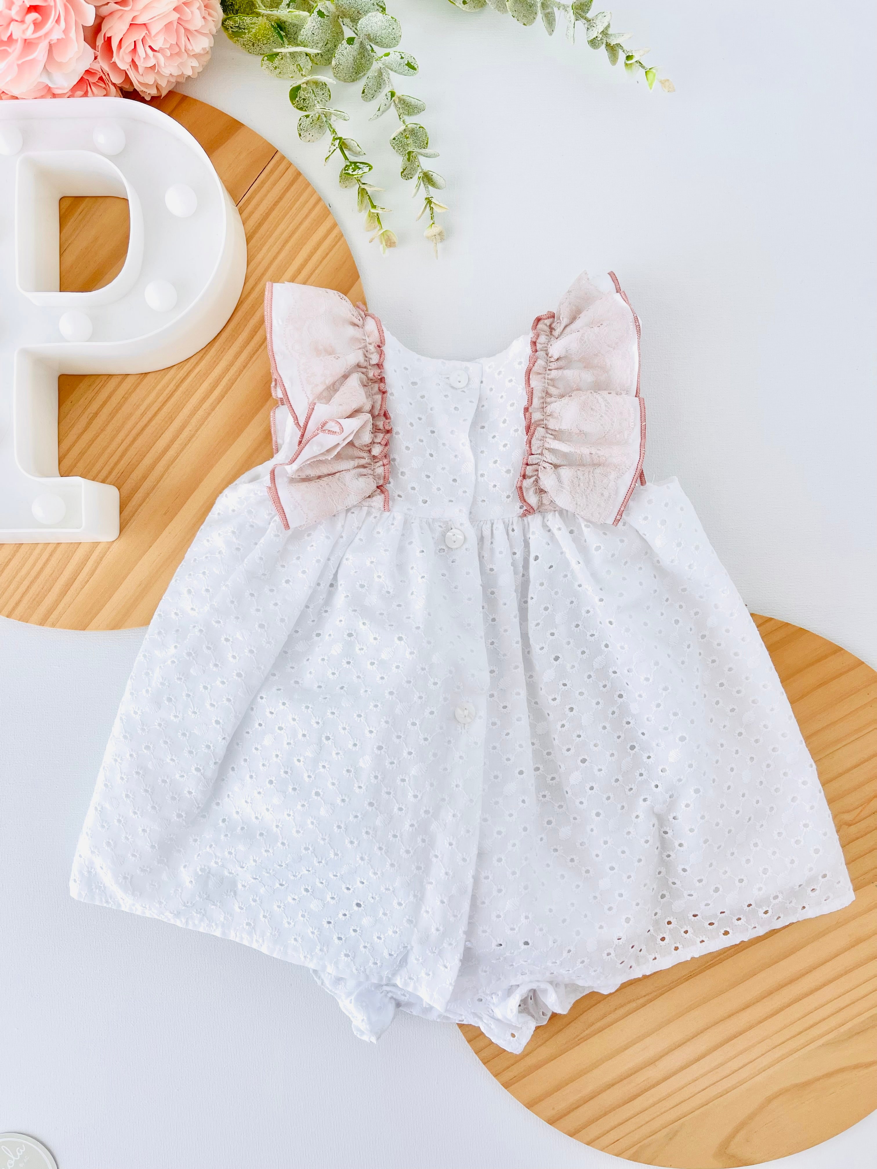 Conjunto cerimónia em Renda: vestido e tapa fraldas