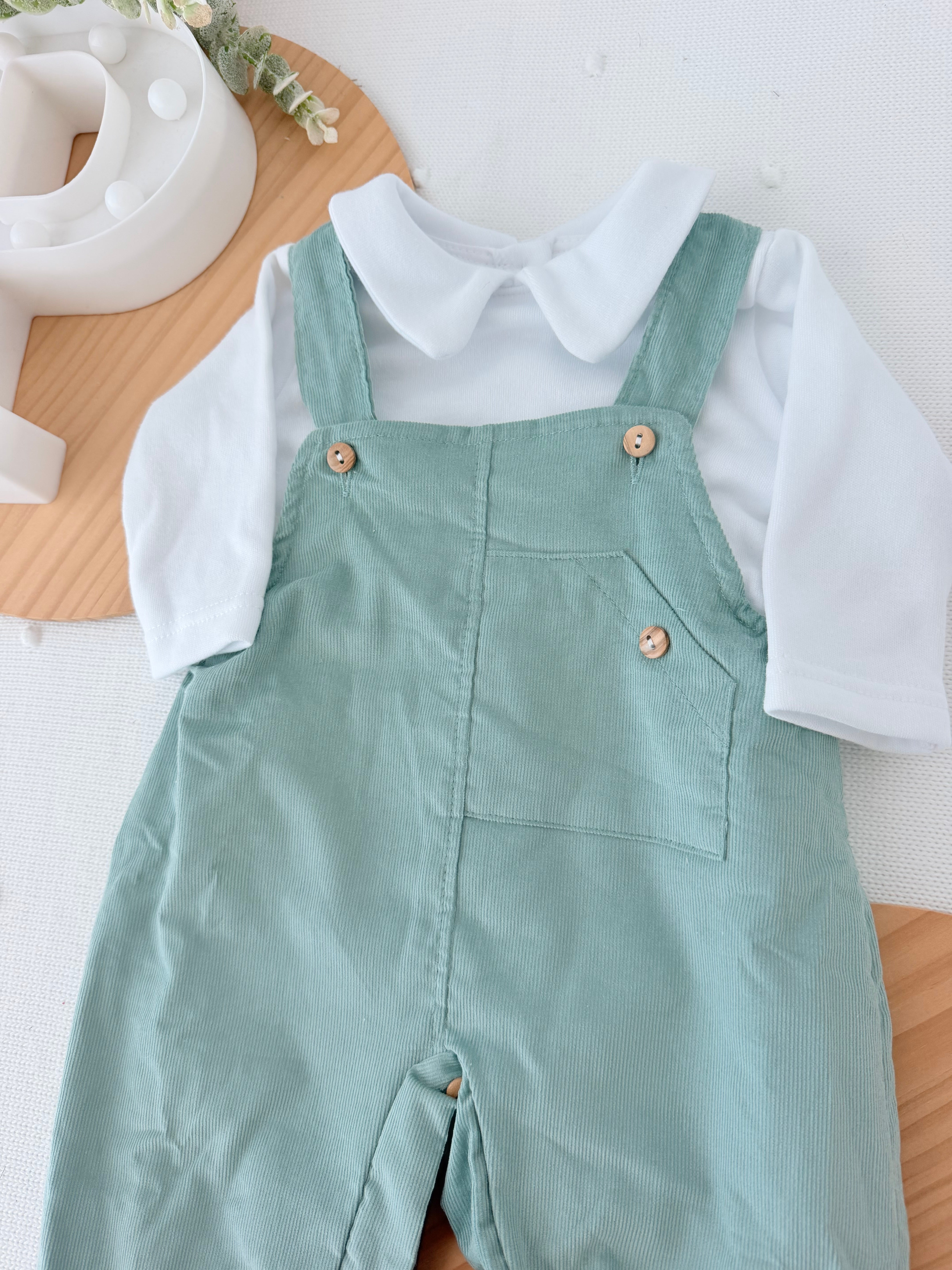 Conjunto verde: jardineiras bombazine e camisola com carda 3-12M