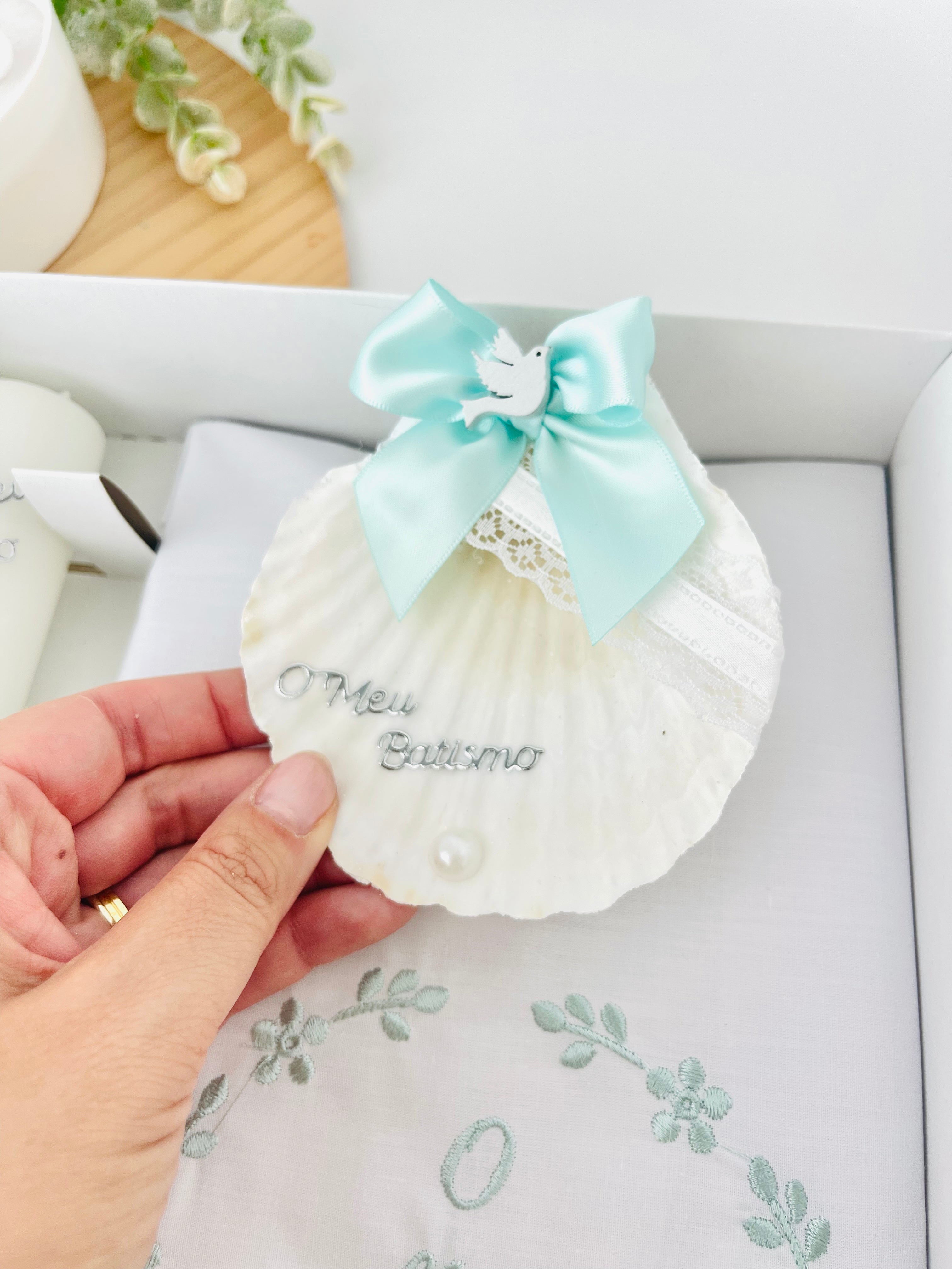 Conjunto para Batizado: vela, toalha e concha Batizado - Ramos