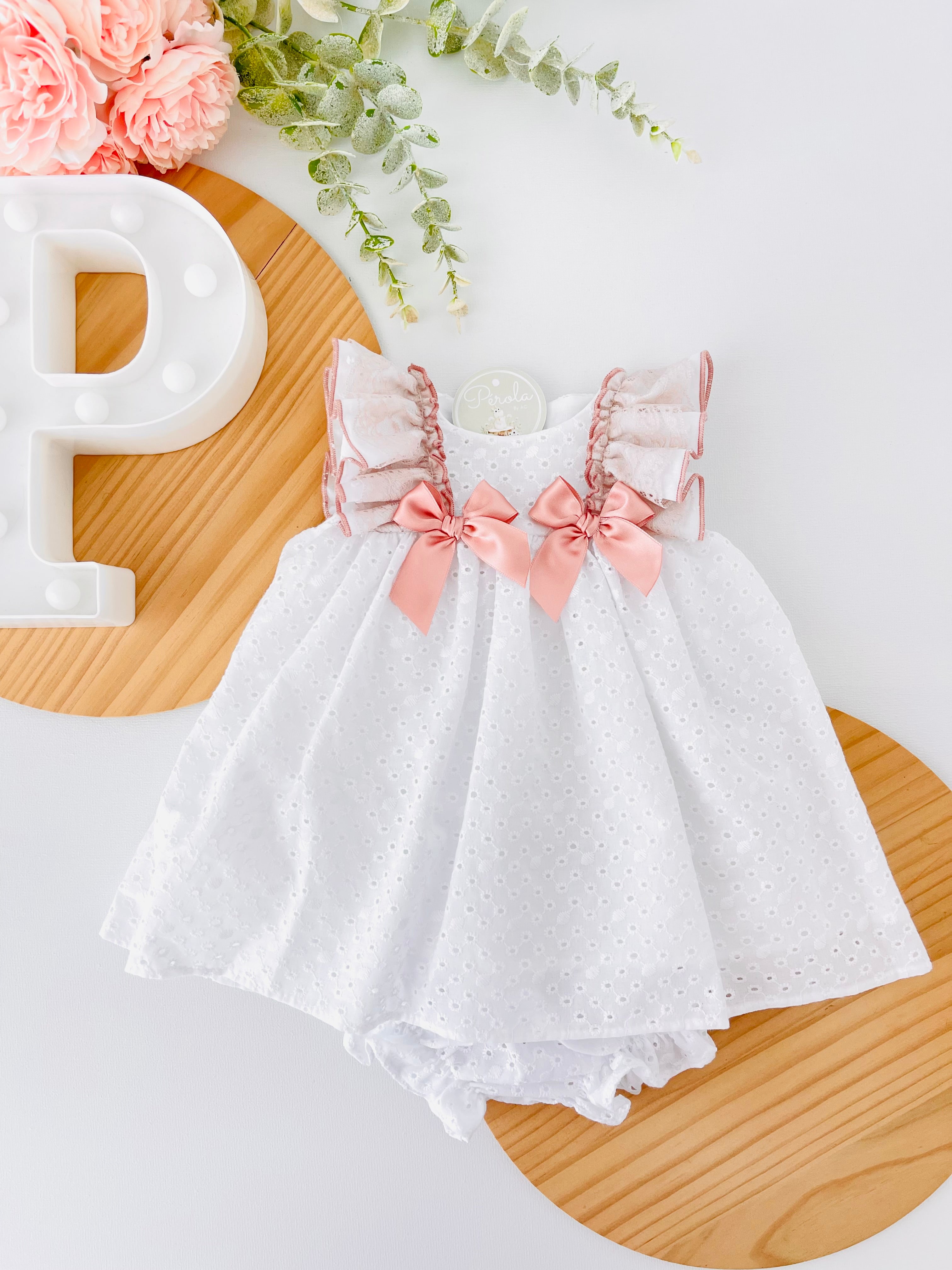 Conjunto cerimónia em Renda: vestido e tapa fraldas