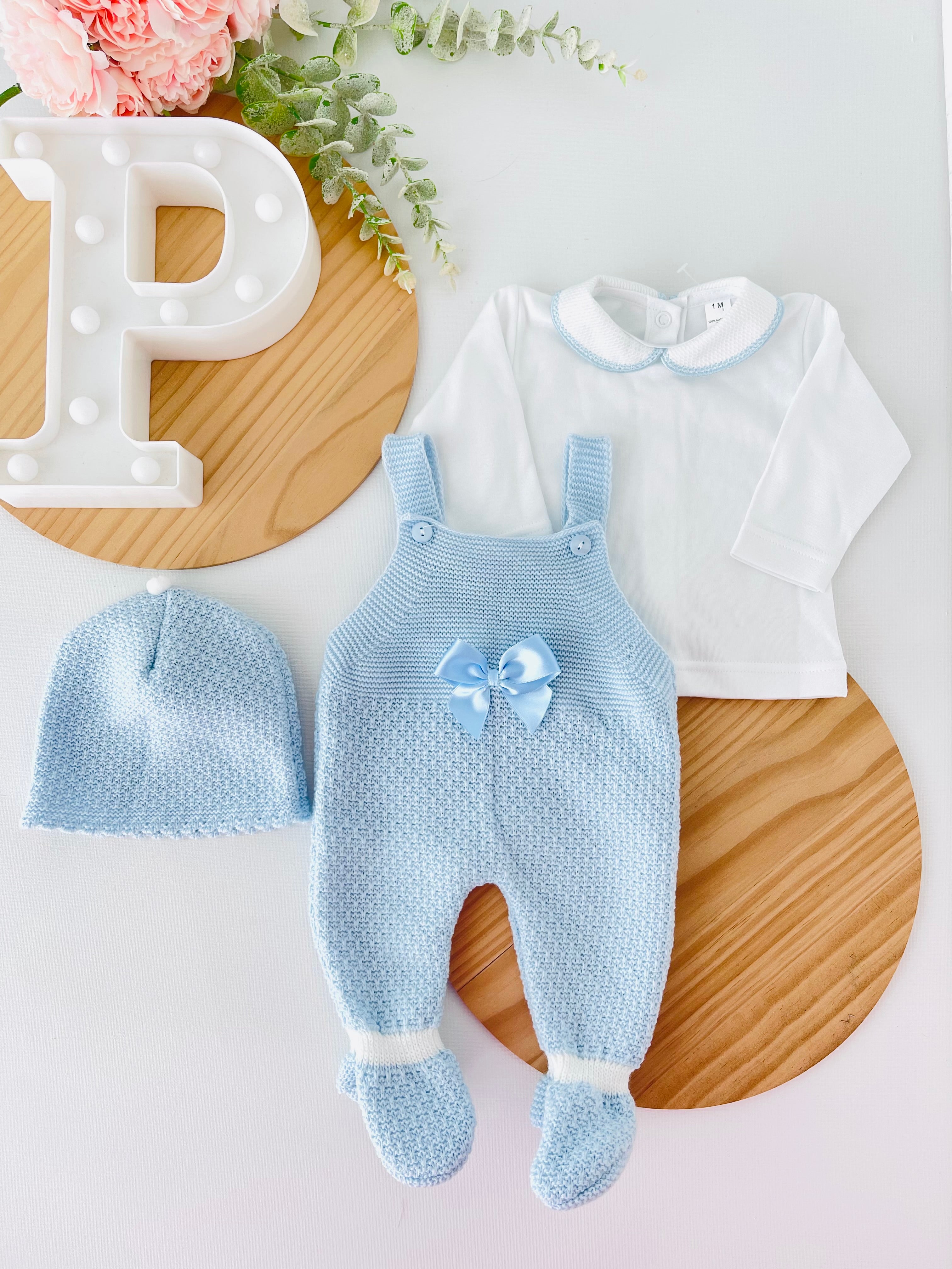 Saída de maternidade Amor de Mãe: jardineiras, camisola e gorro