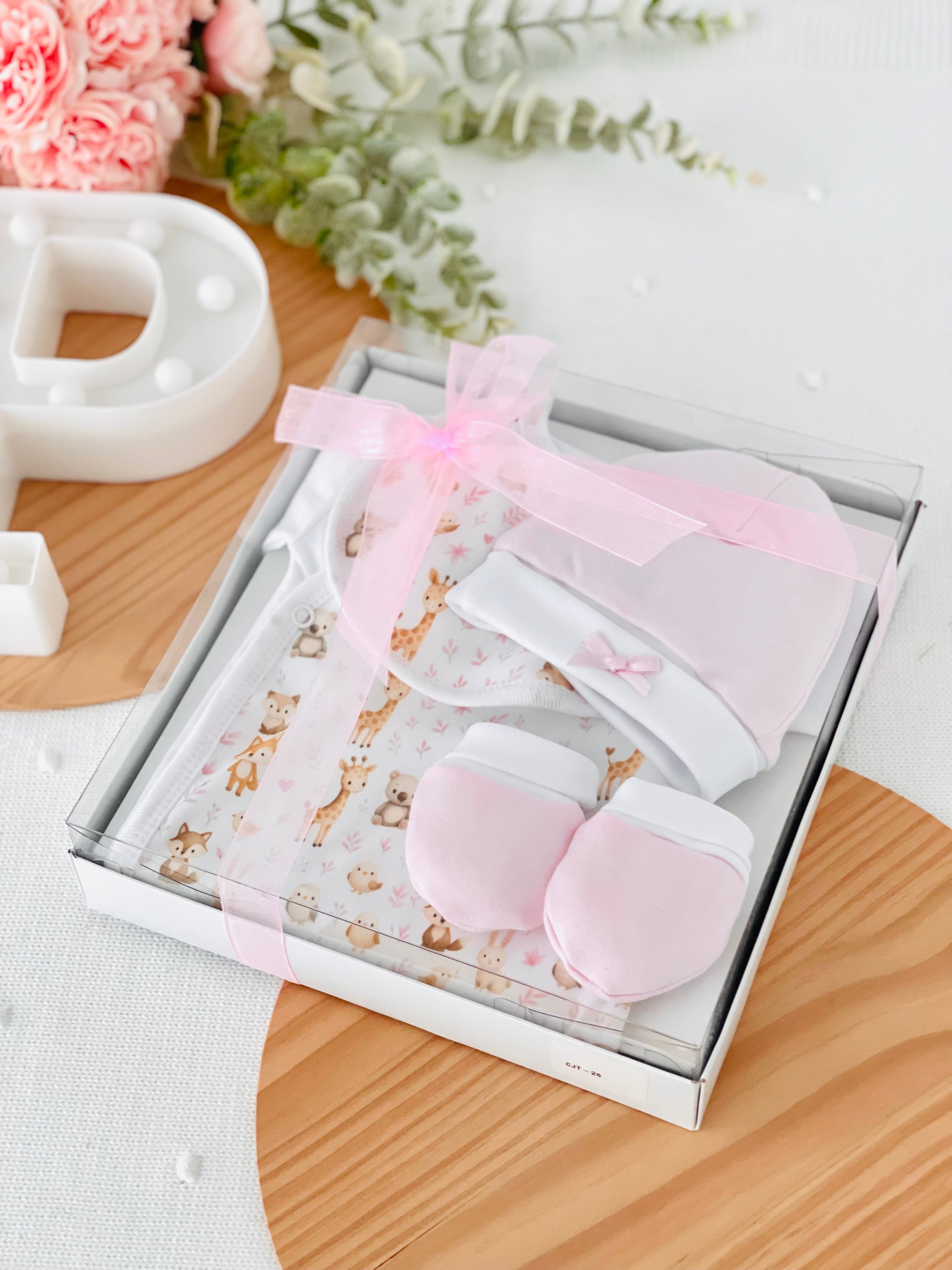 Pack animais amorosos: camisola, calças, gorro, luvas e babete