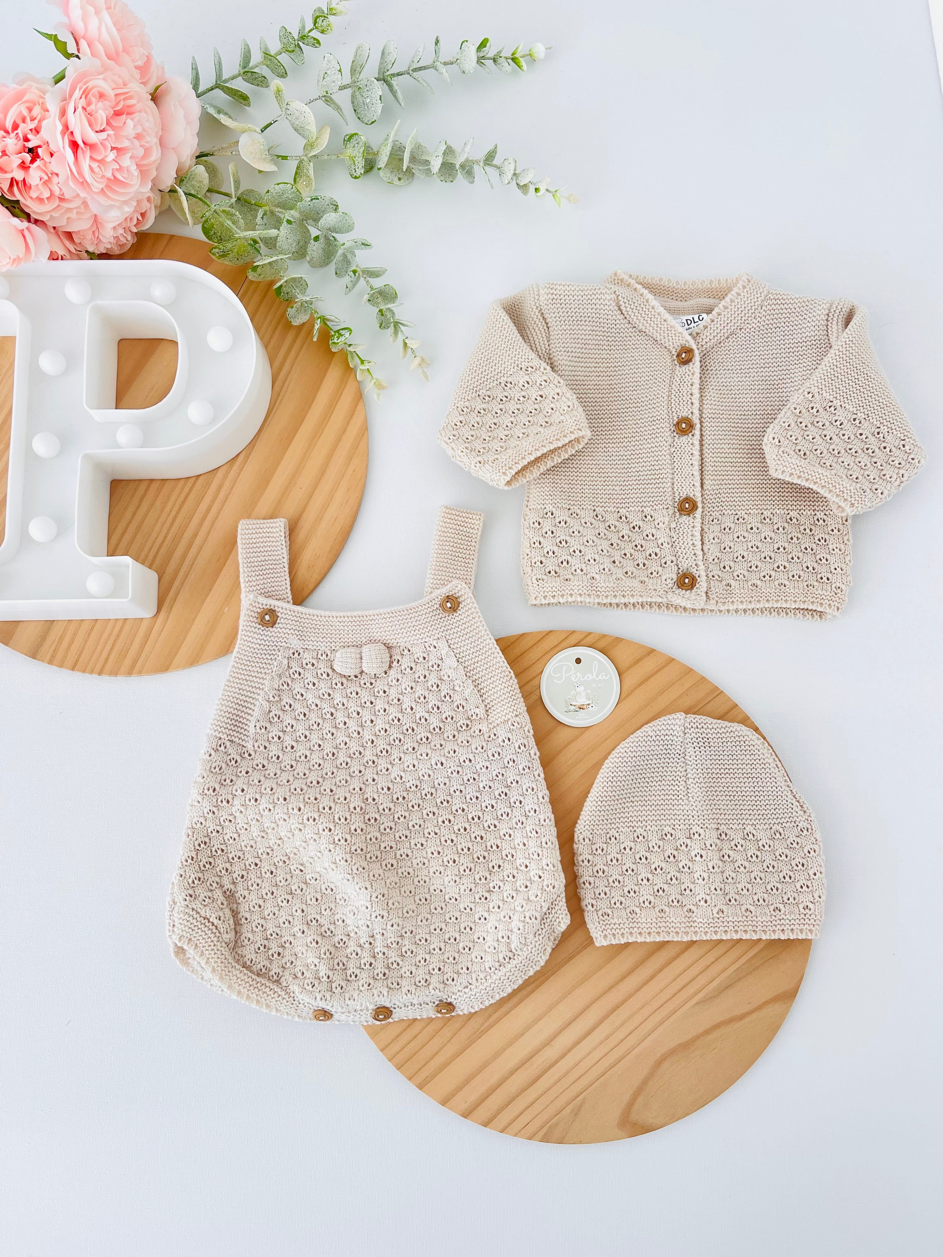 Conjunto Amoroso 3 peças: casaco, fofo e gorro