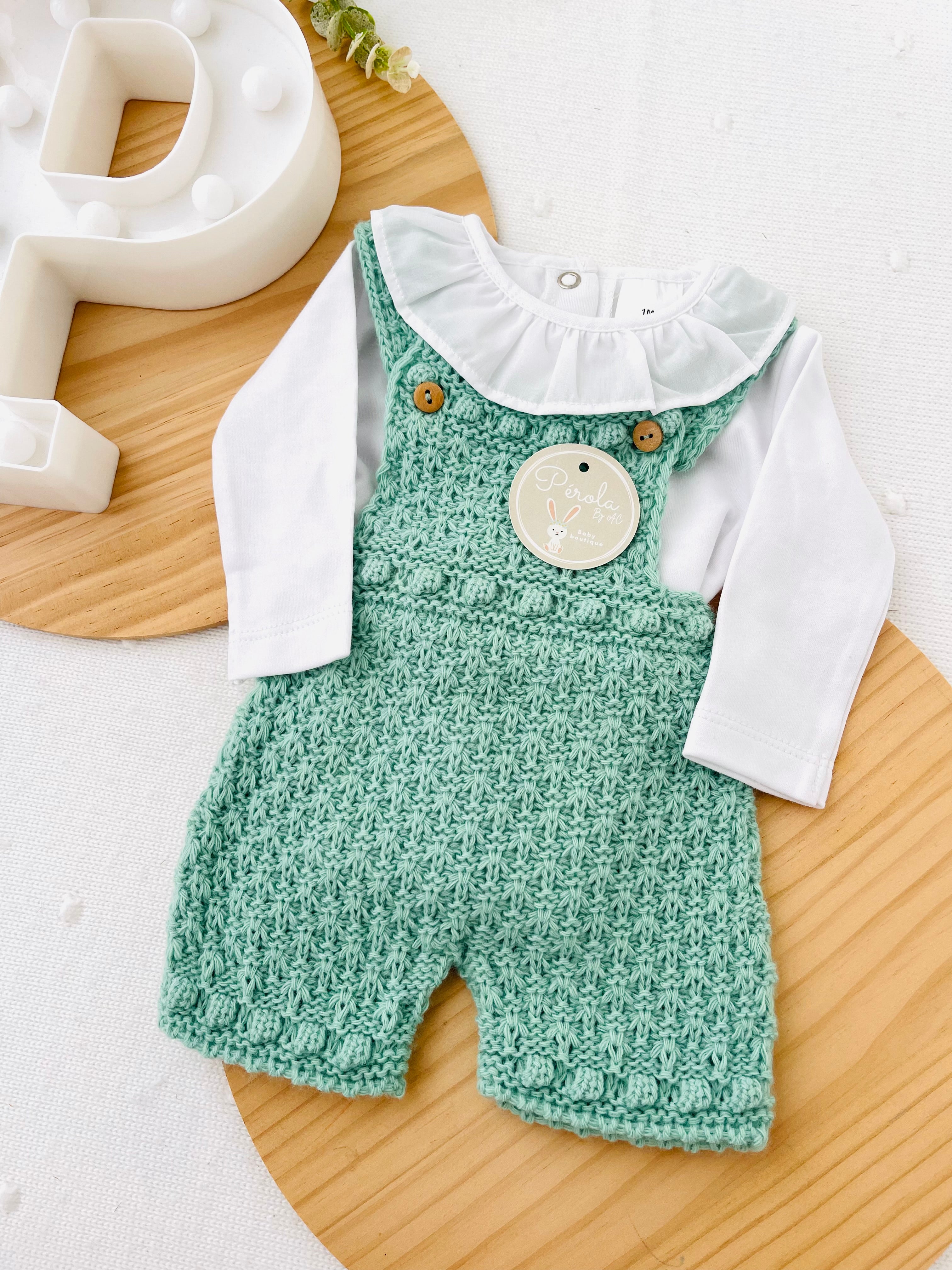 Jardineiras e Body com gola redonda e carda por dentro