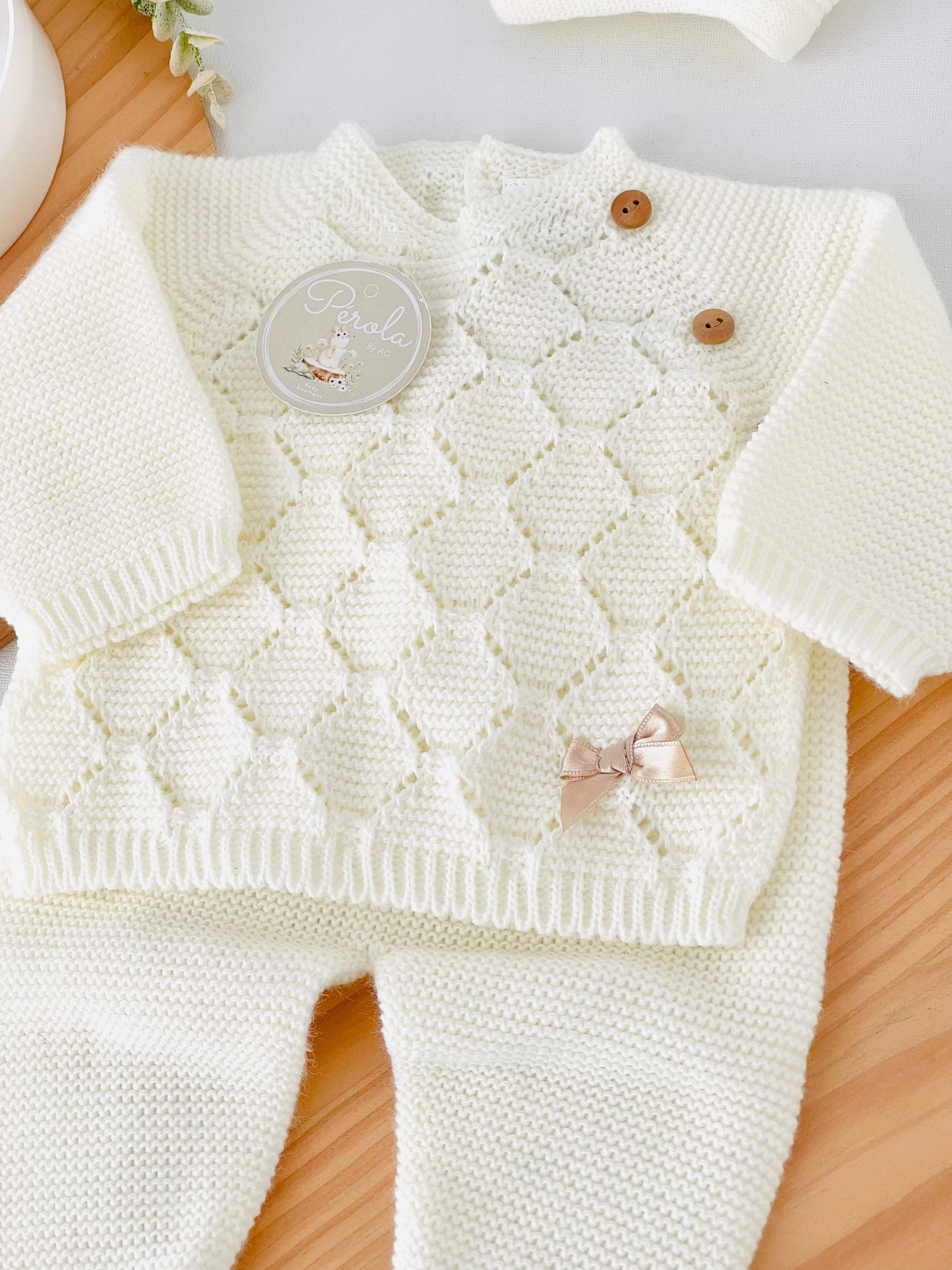 Conjunto malha colmeia para recém nascidos camisola, calças e touca - Outono/Inverno