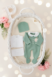 Pack saída de maternidade verde 5 peças: body, calças, jardineiras, camisola e gorro