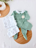 Pack saída de maternidade verde 5 peças: body, calças, jardineiras, camisola e gorro