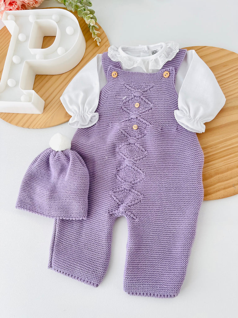 Saída de maternidade lilás: jardineiras, blusa e gorro Outono Inverno