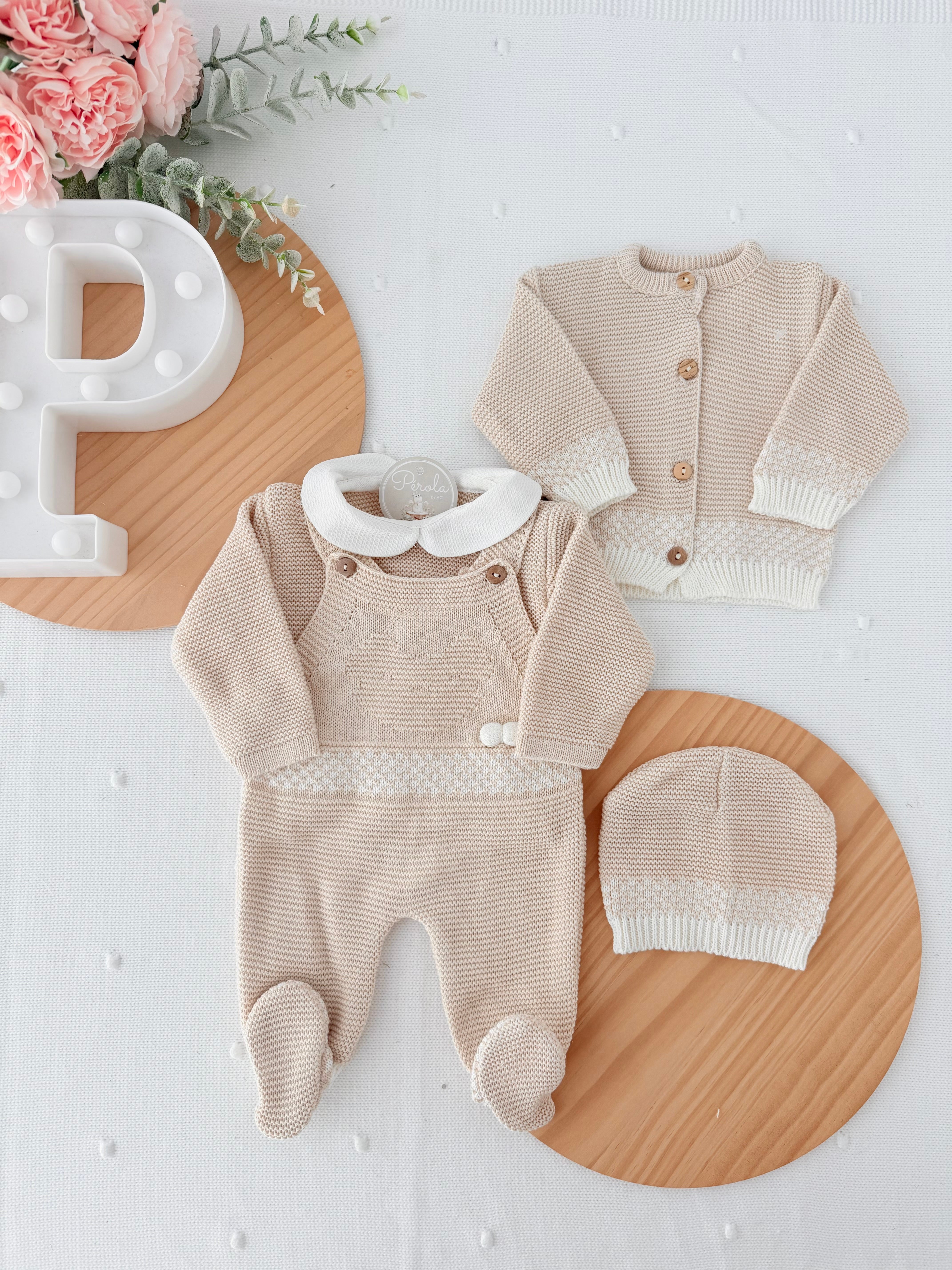 Saída de maternidade ursinho- casaco, jardineiras, camisola e gorro