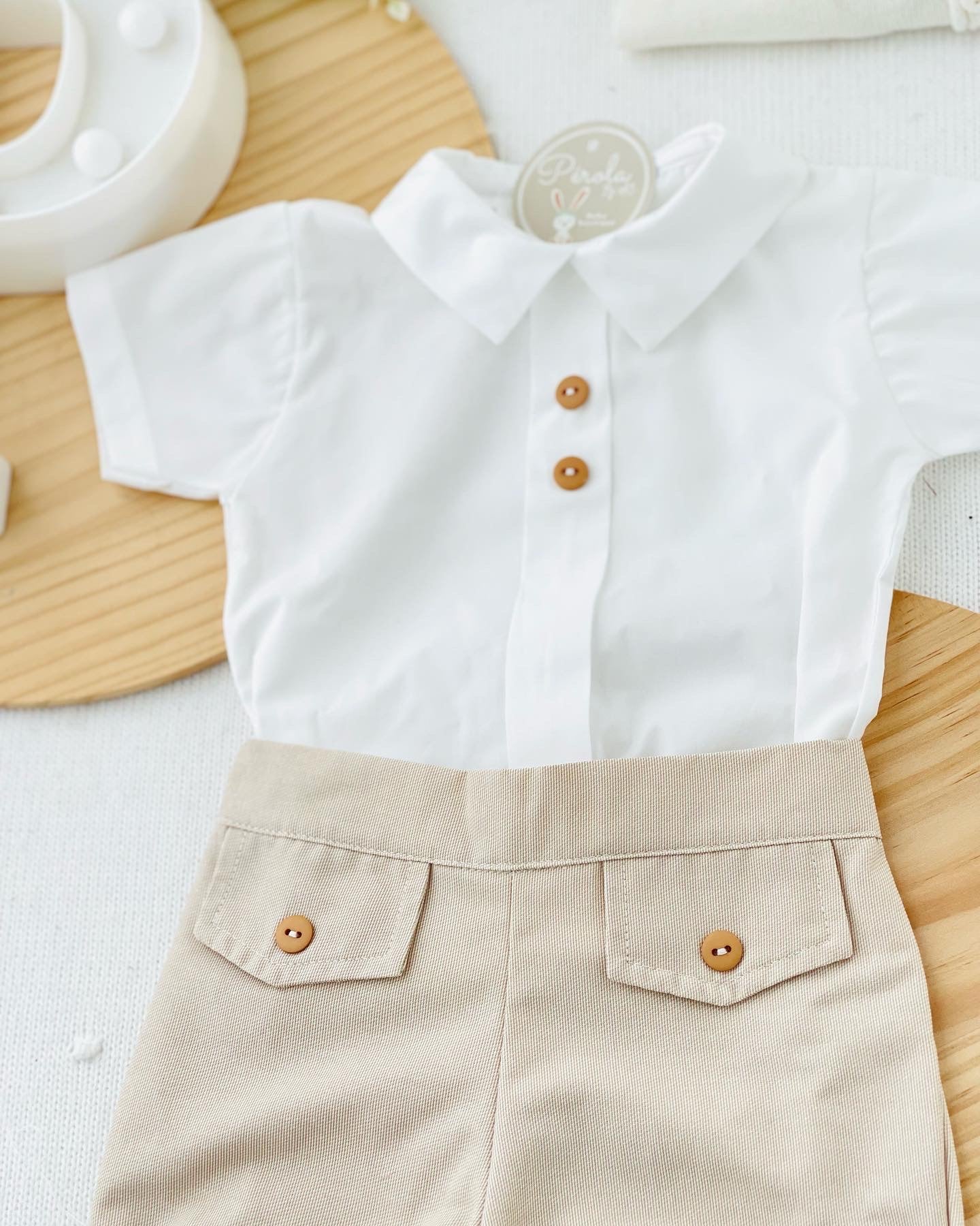 Conjunto: calções e camisa