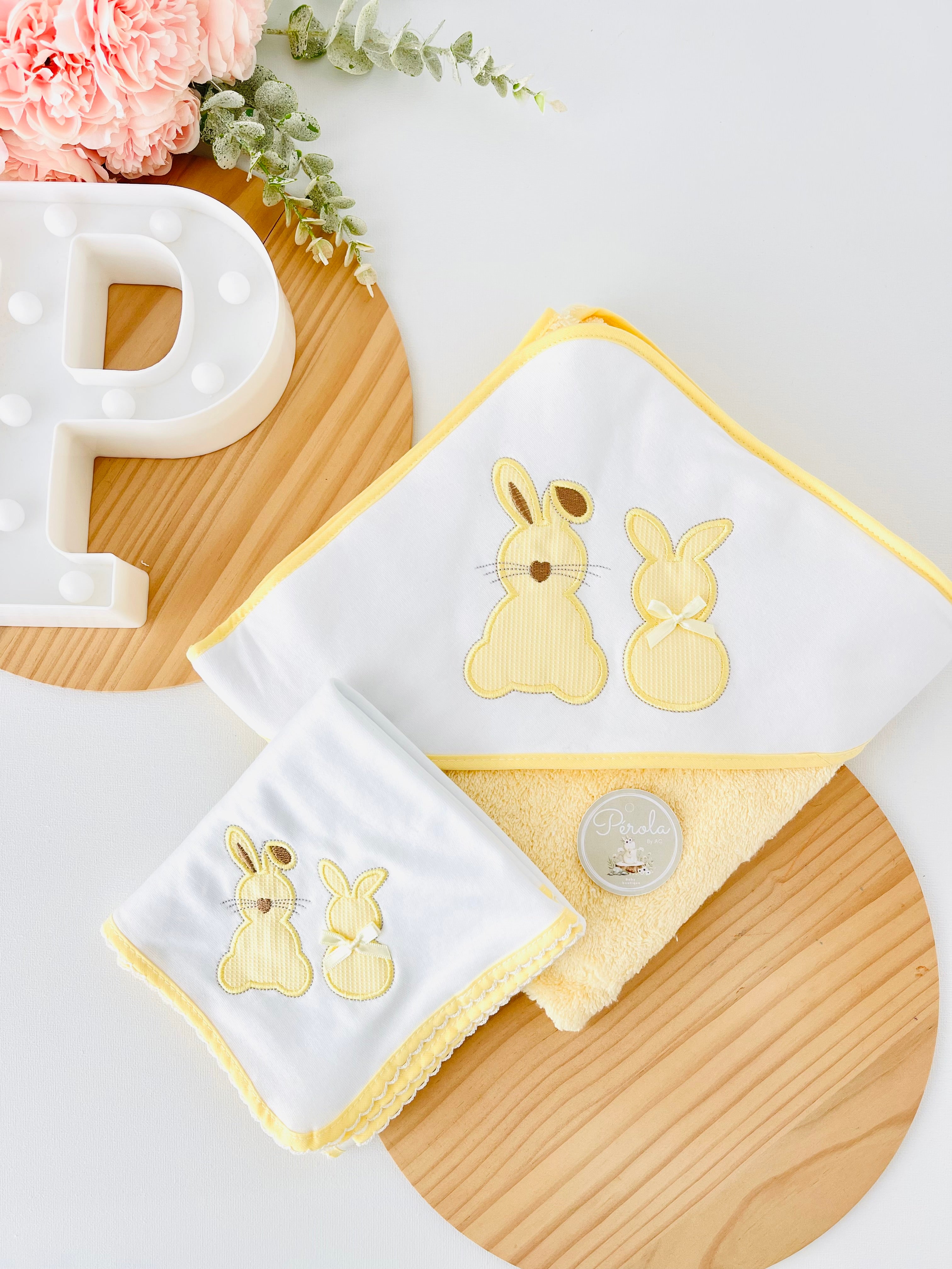 Toalha de banho tema 2 coelhos