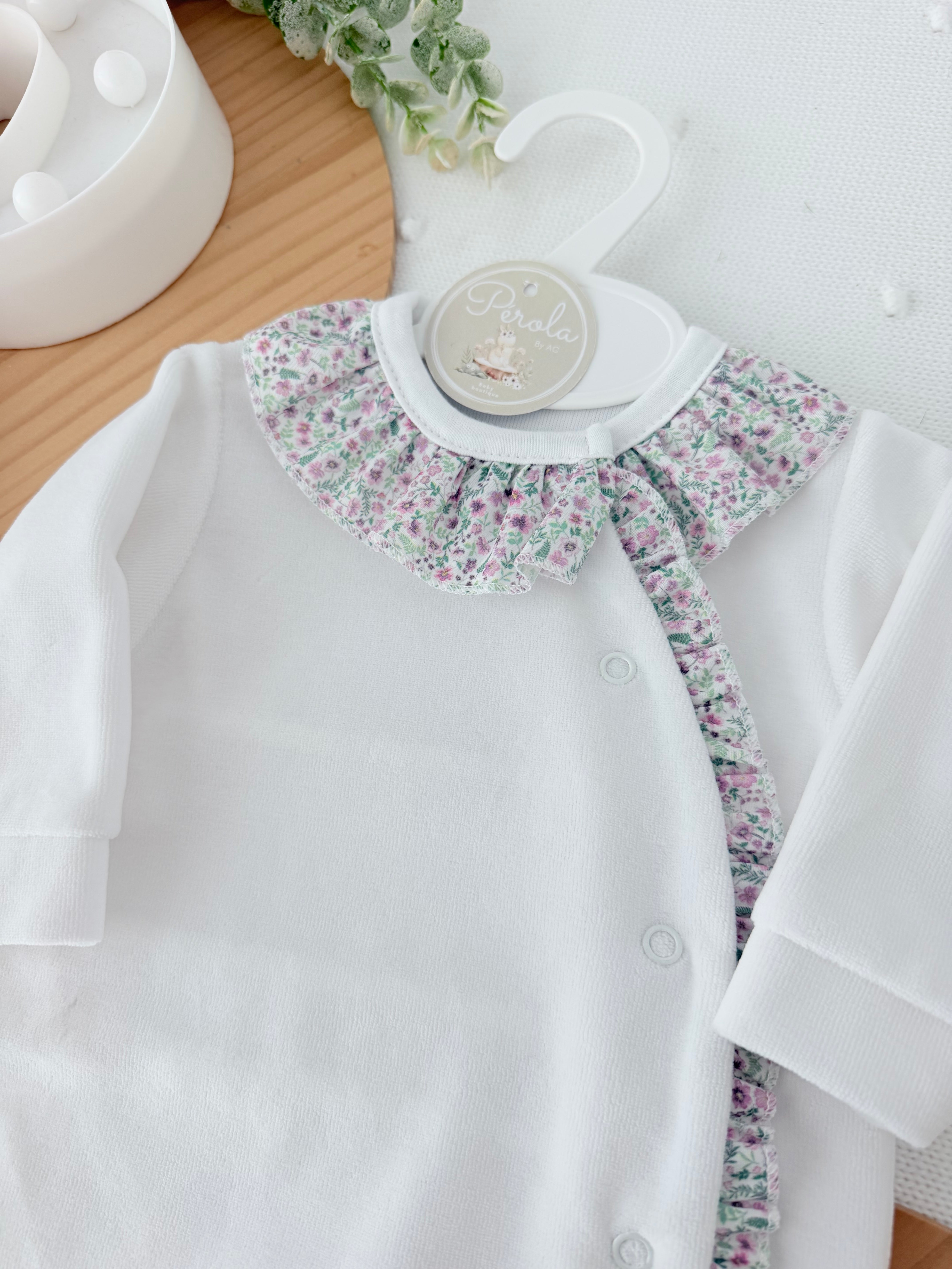 Babygrow tema flores em VELUDO Branco