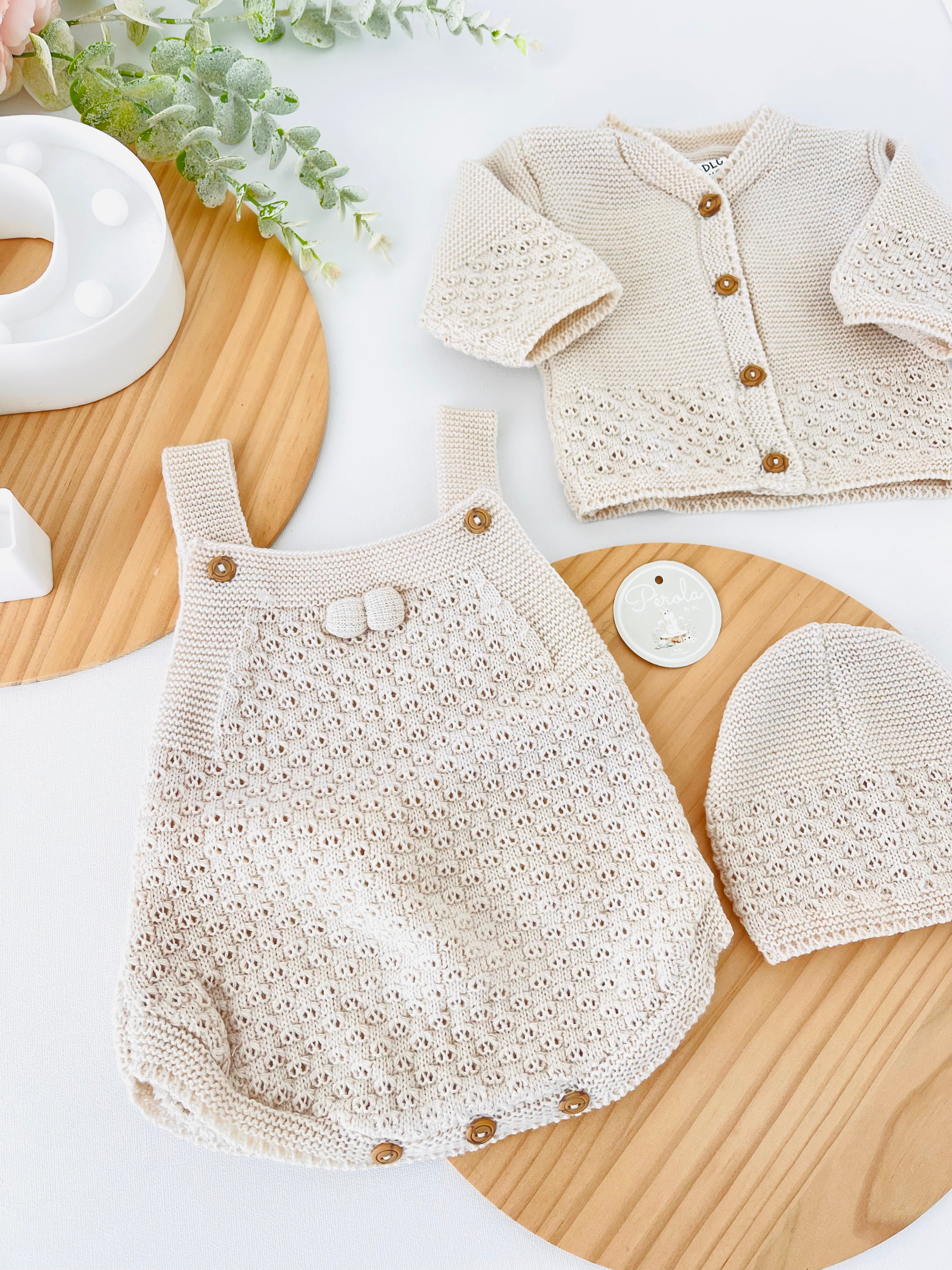 Conjunto Amoroso 3 peças: casaco, fofo e gorro