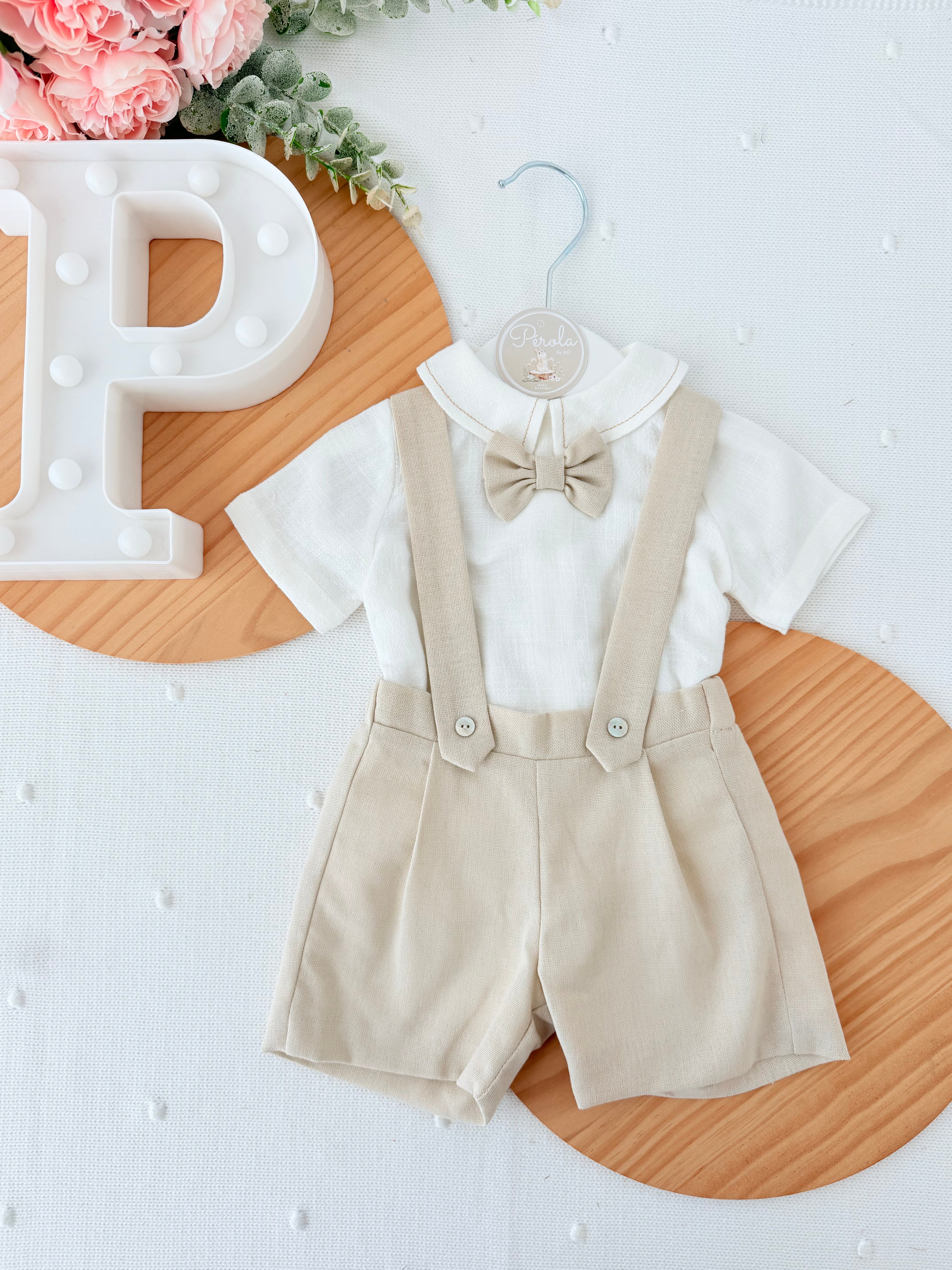 Conjunto especial cerimónia para menino: calções, camisa e laço