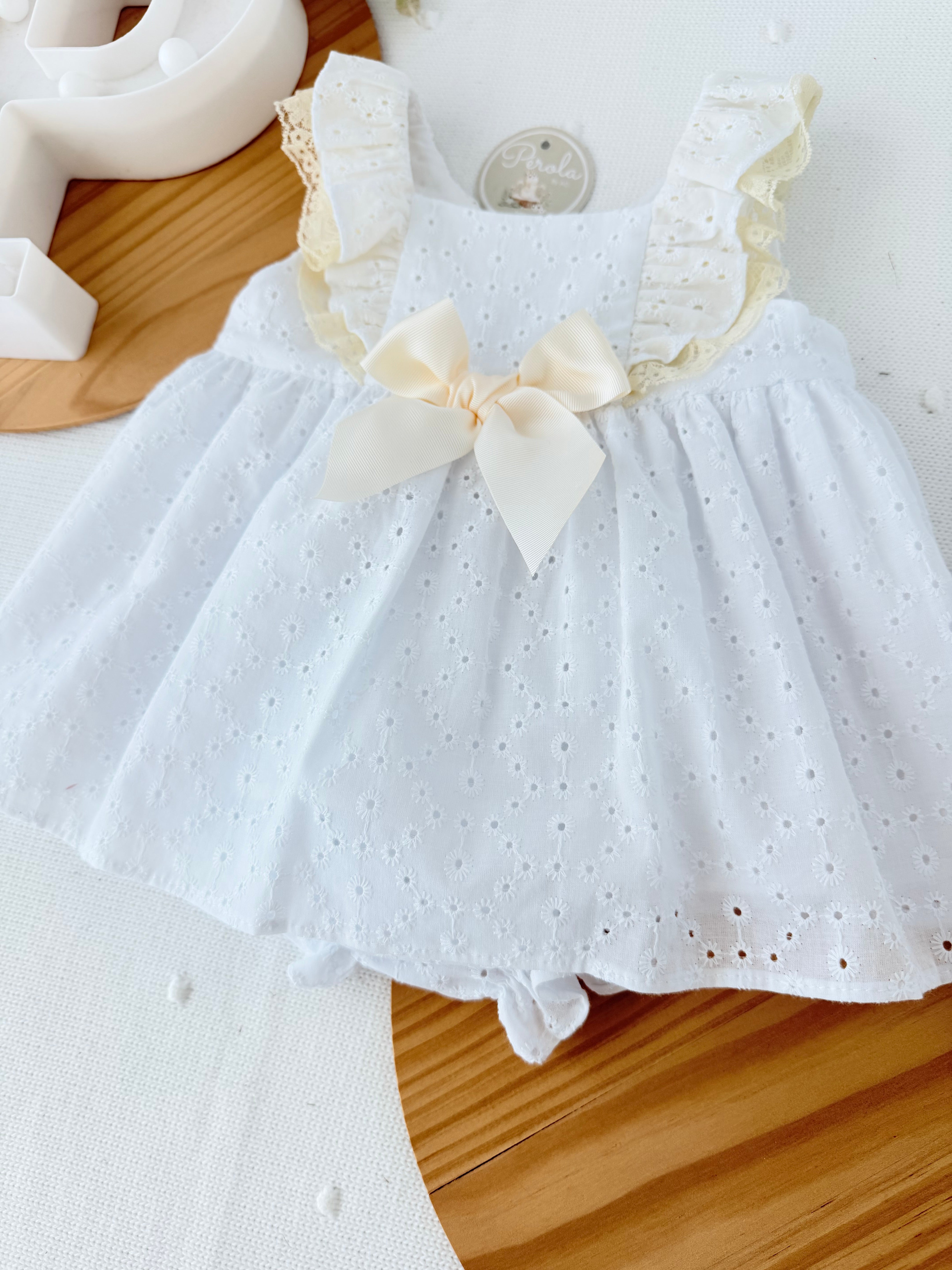 Conjunto cerimónia pérola: vestido e tapa fraldas