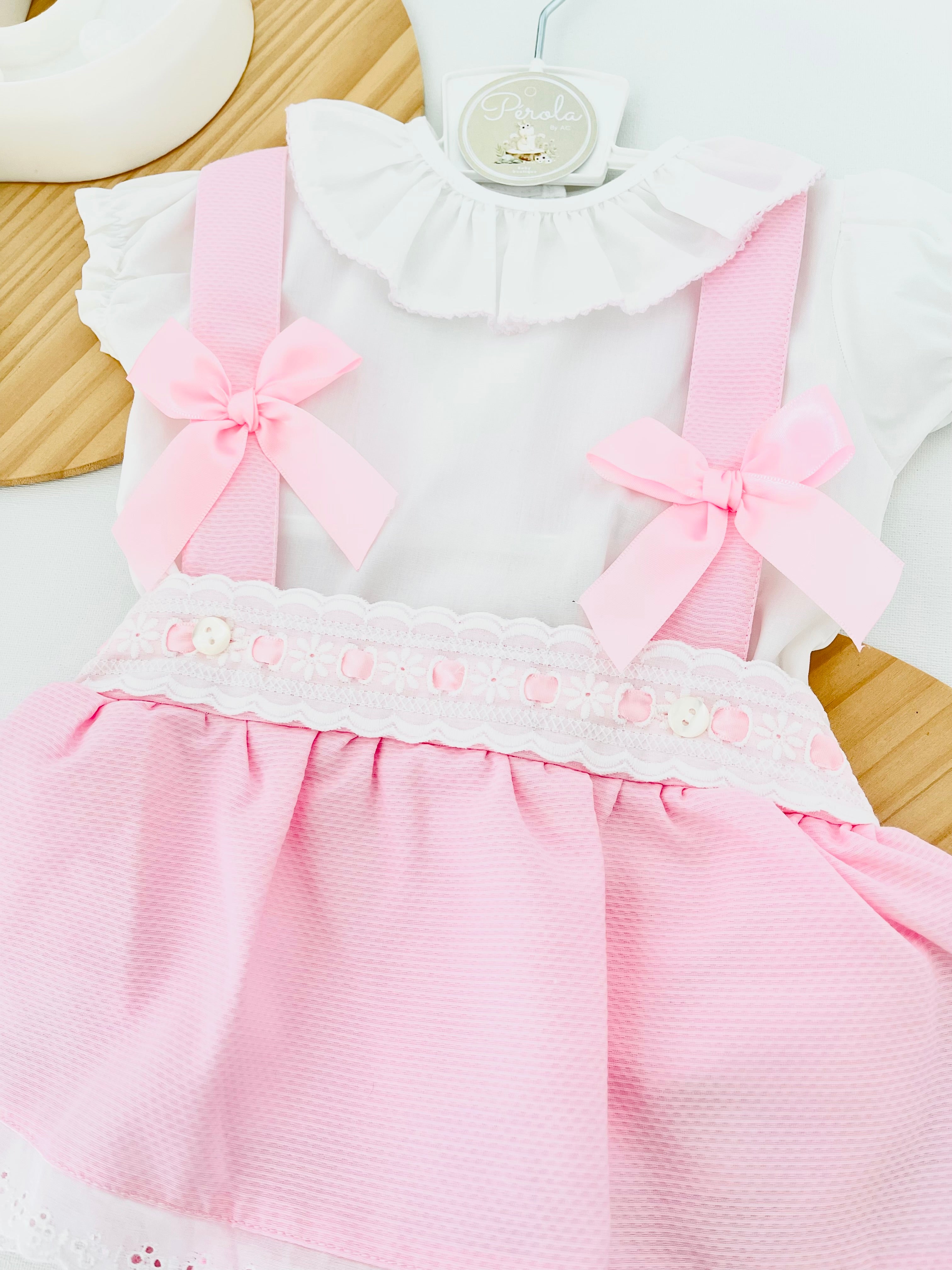 Conjunto Olívia: saia com tapa fraldas, alças e blusa