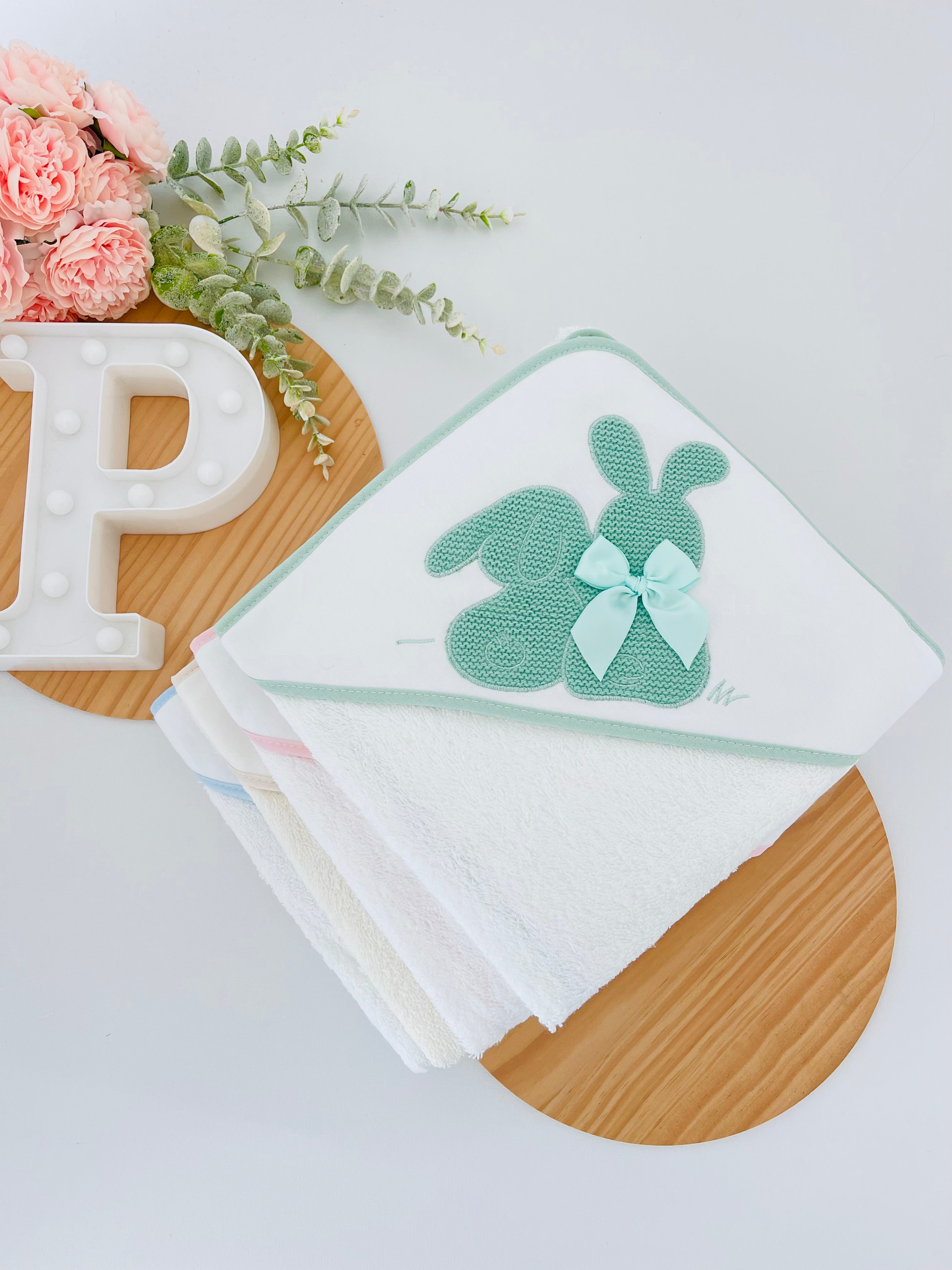 Toalha de banho tema coelhinhos