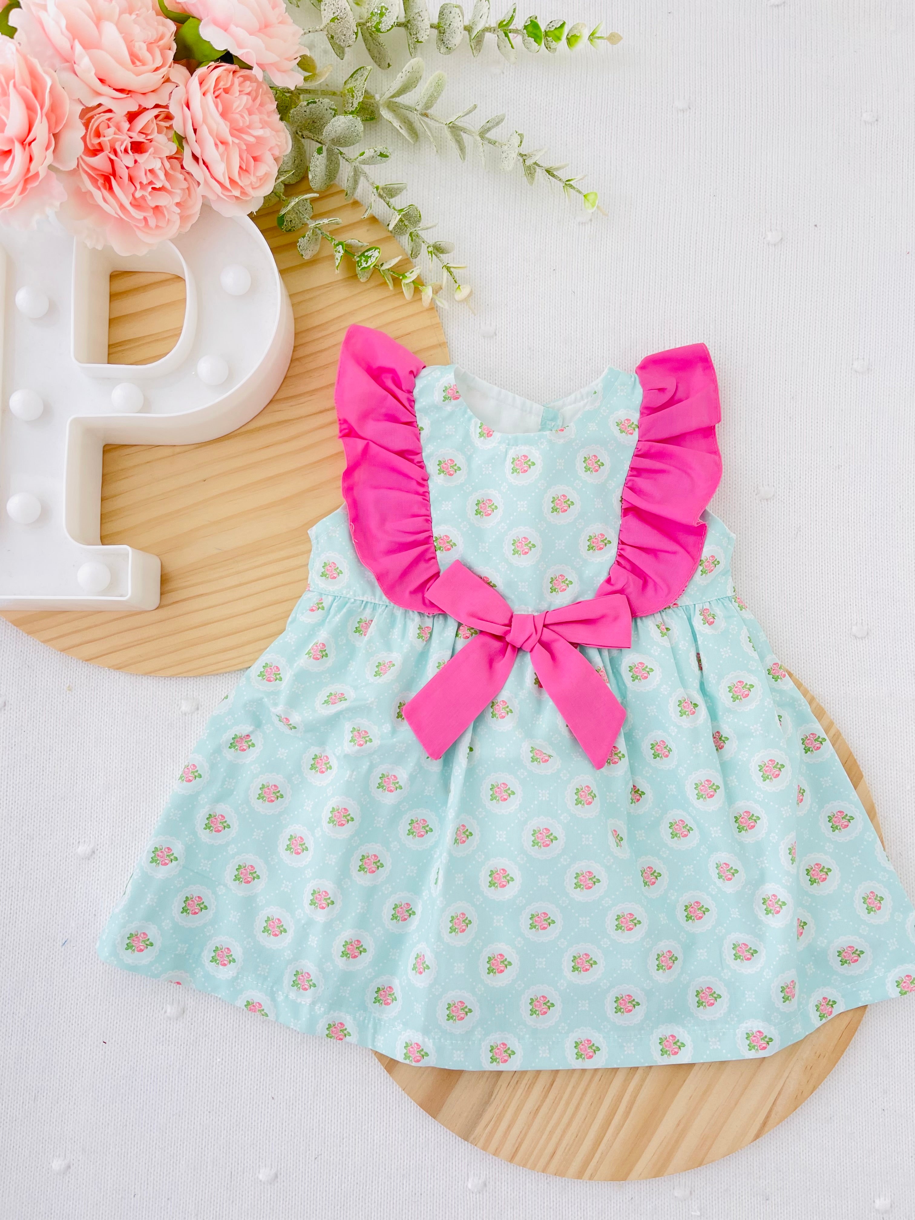 Vestido verde água com rosinhas