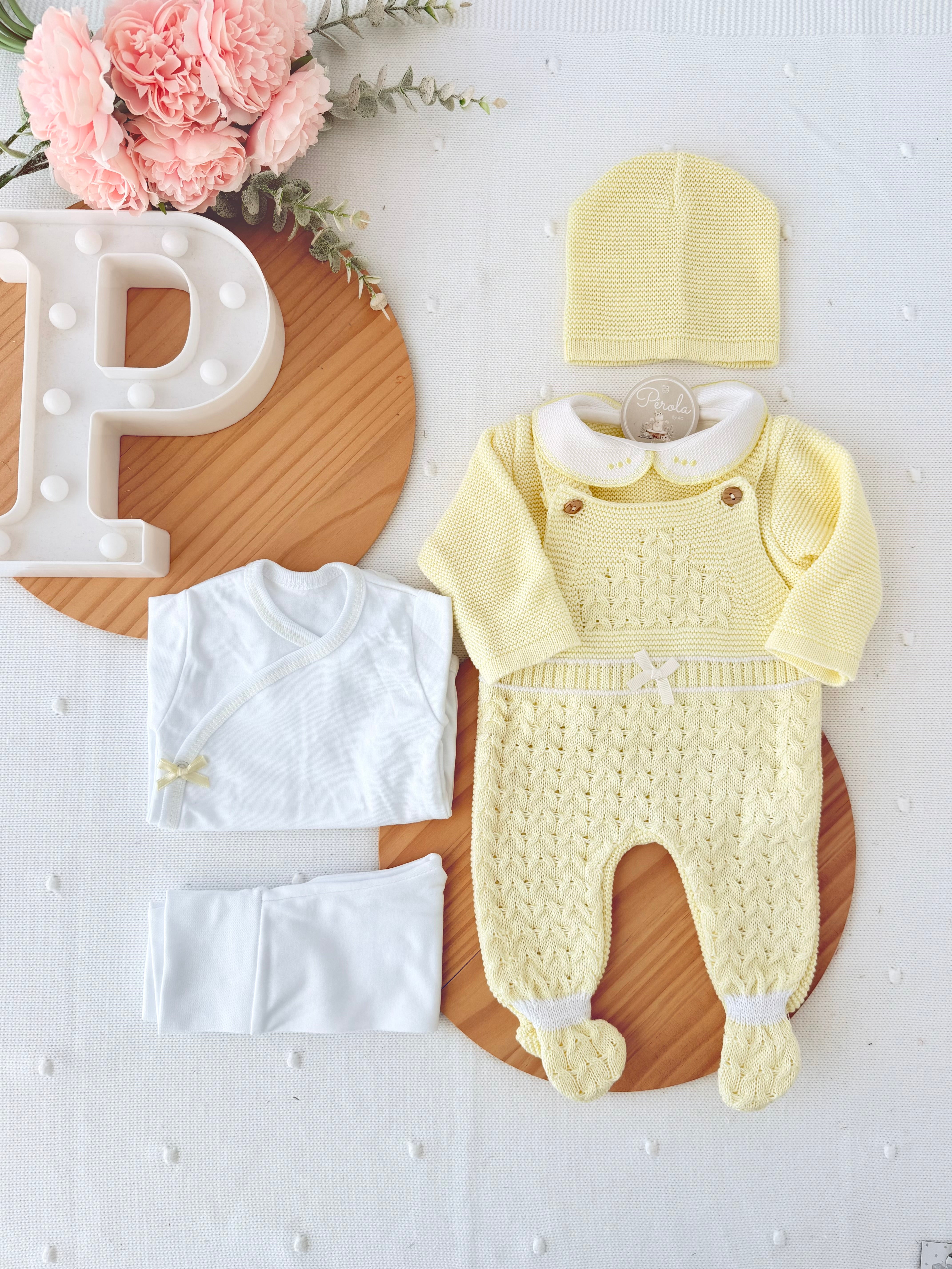 Pack saída de maternidade AMARELO 5 peças: body, calças, jardineiras, camisola e gorro