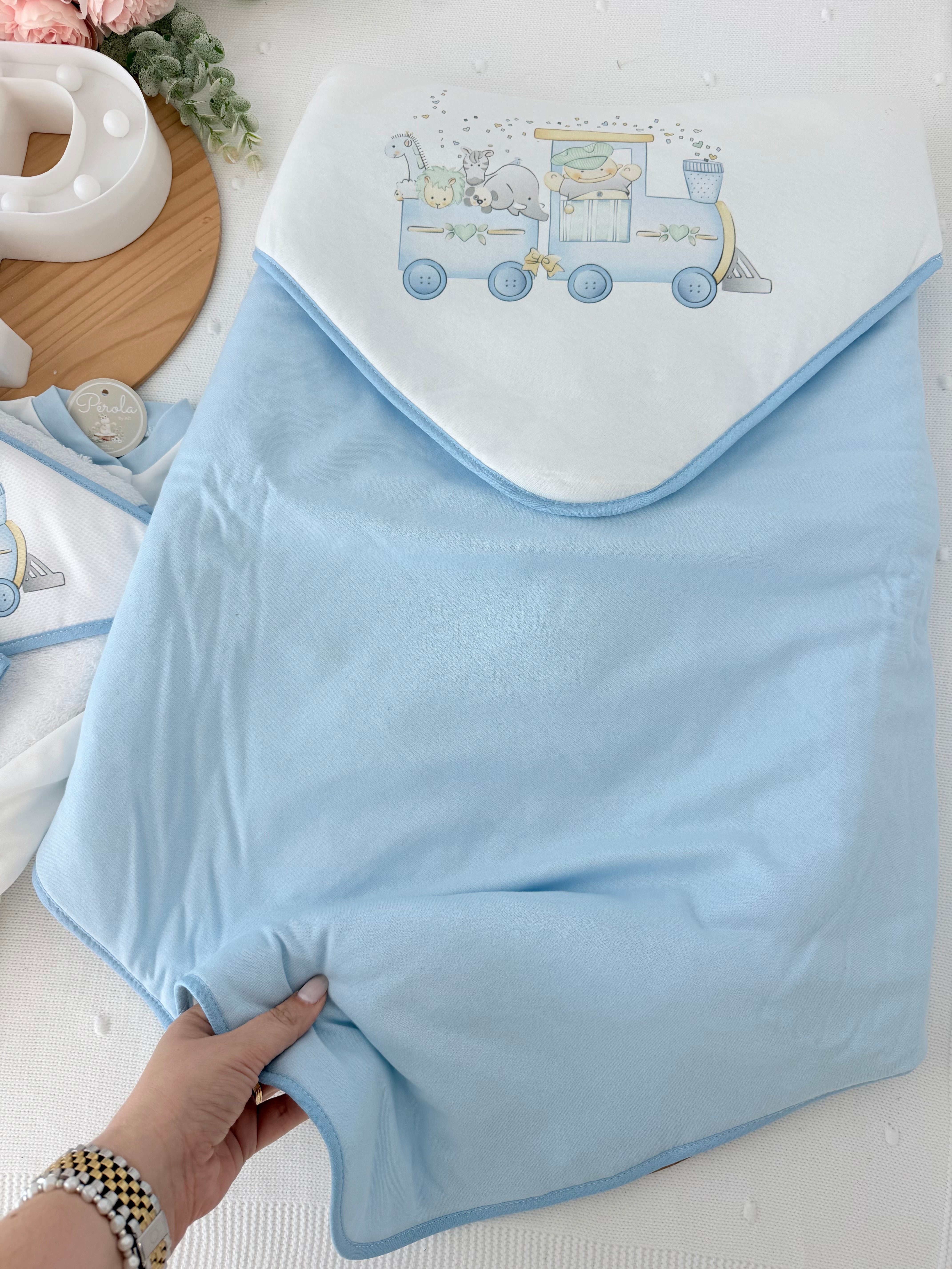 Conjunto enxoval menino- tema comboio 4 peças