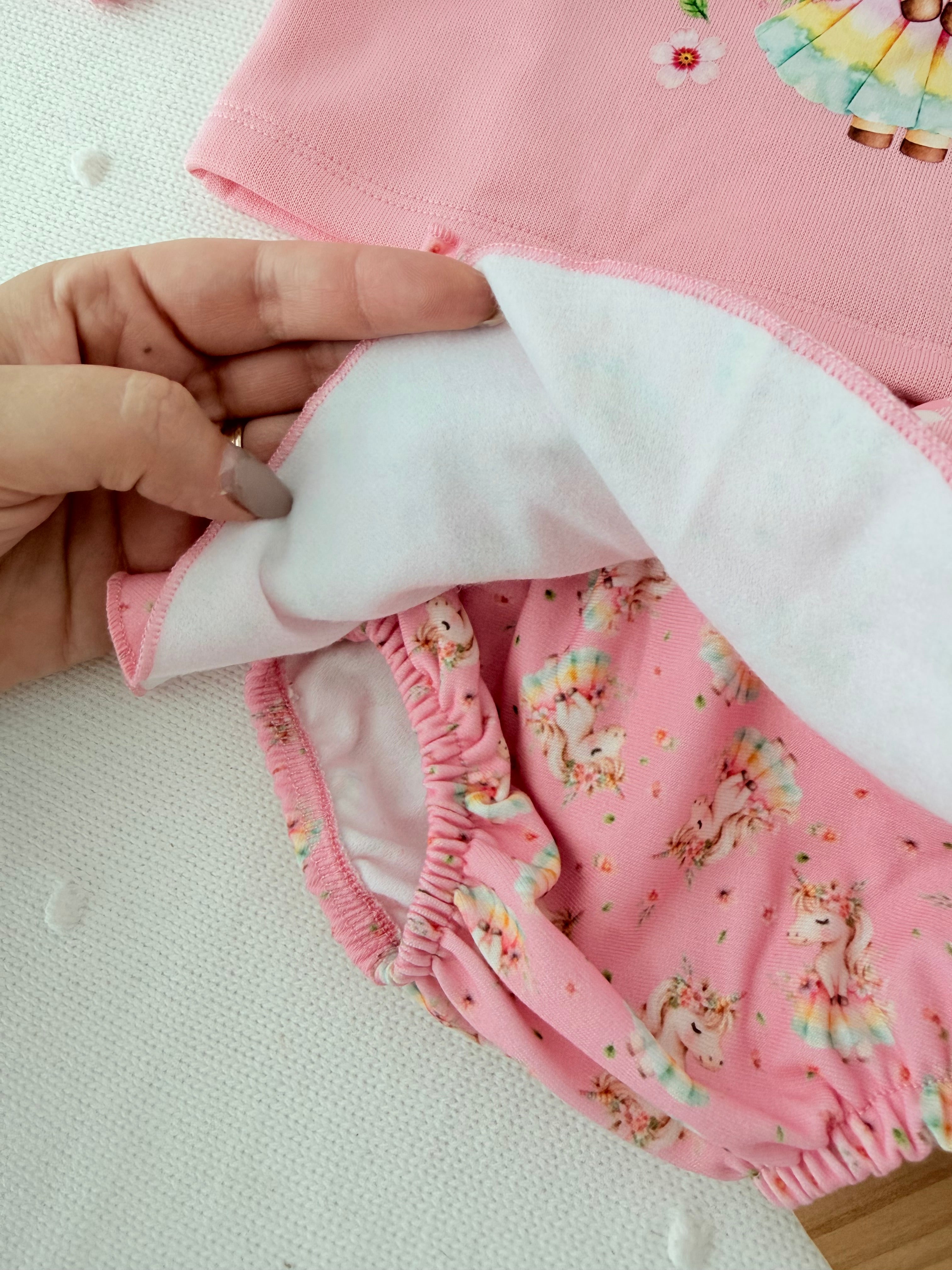 Conjunto Unicórnio Encantado Rosa – Camisola com Capuz e Tapa-Fraldas 6-36M