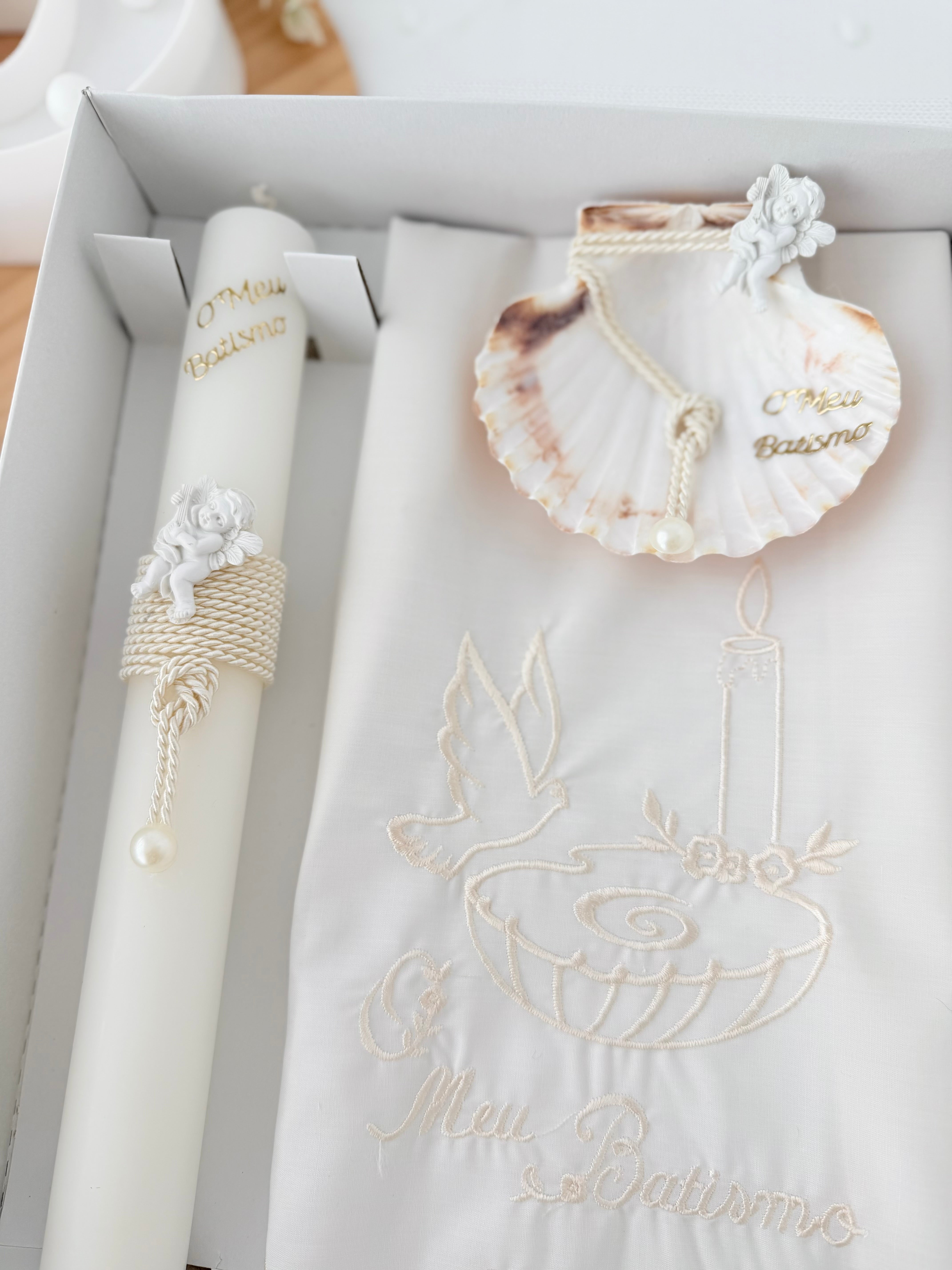 Conjunto para Batizado: vela, toalha e concha Batizado Pomba