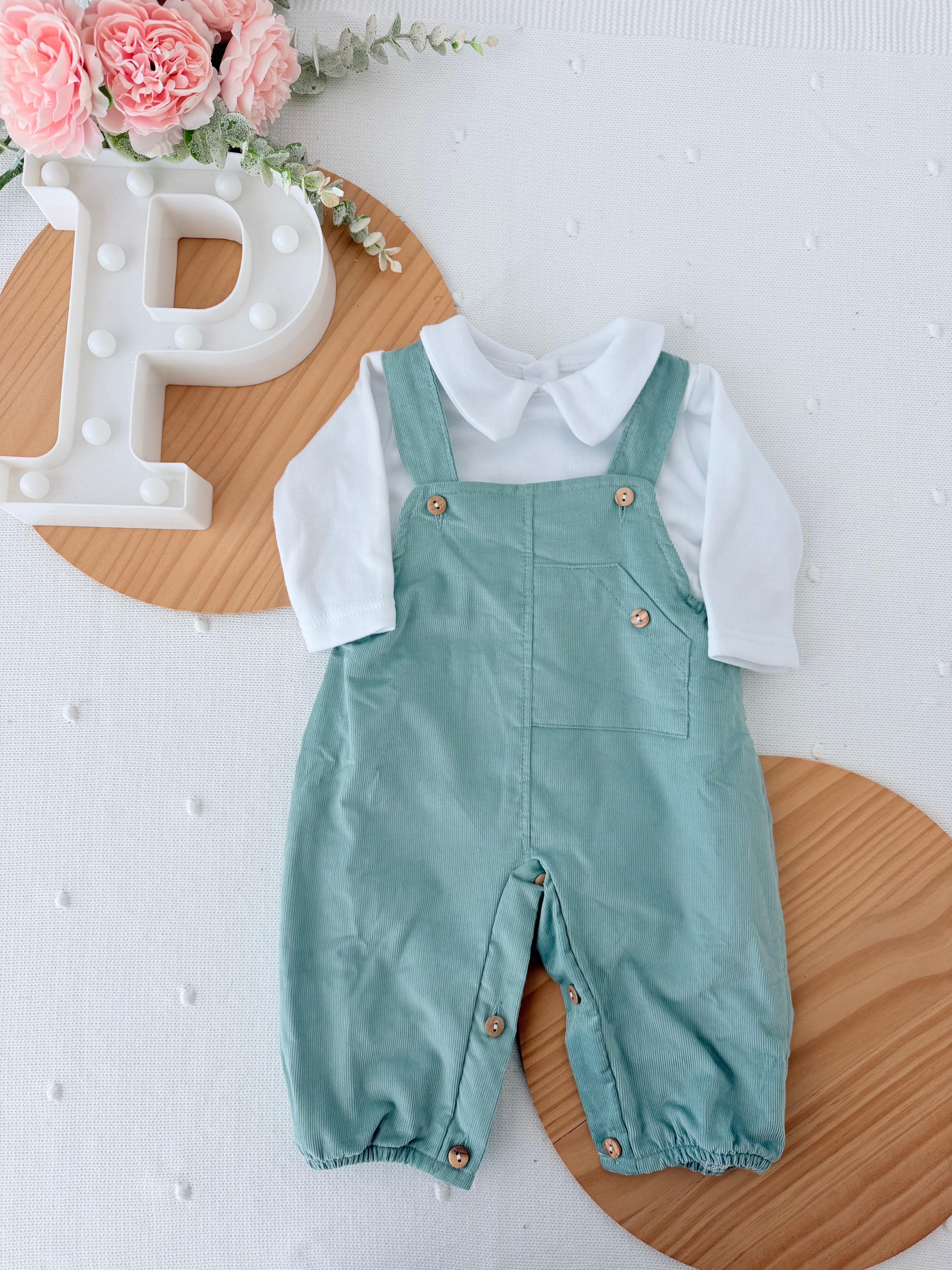 Conjunto verde: jardineiras bombazine e camisola com carda 3-12M