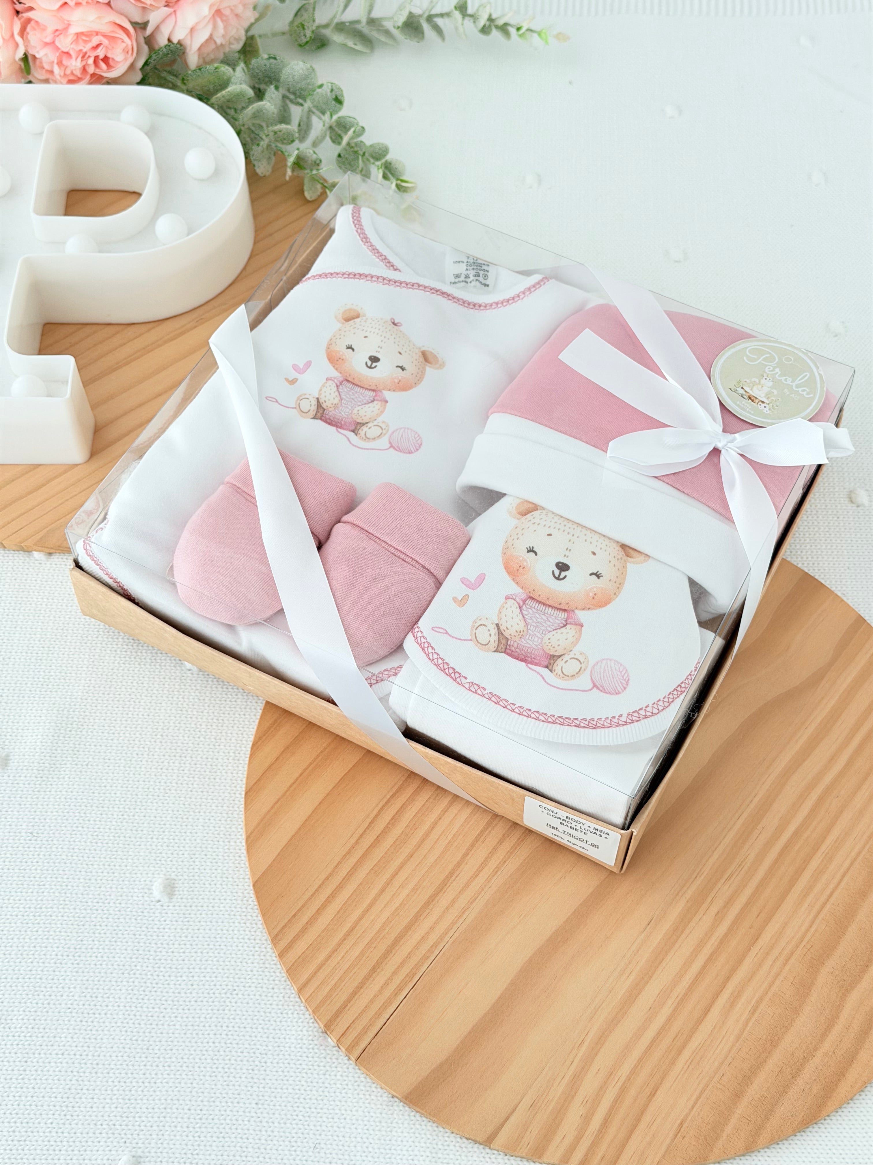 Pack Novelo com carda : camisola, calças, gorro, luvas e babete